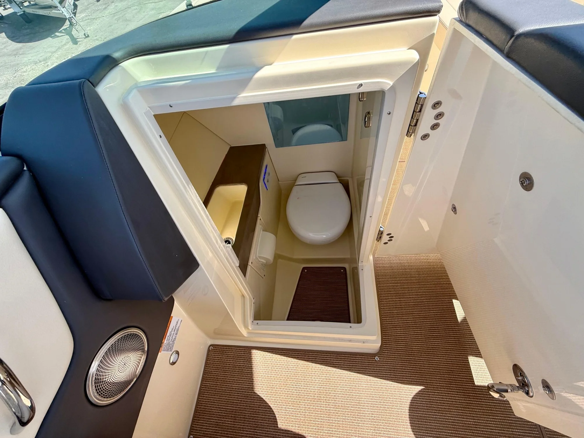 2025 Chris Craft Sportster 28 - Image 5