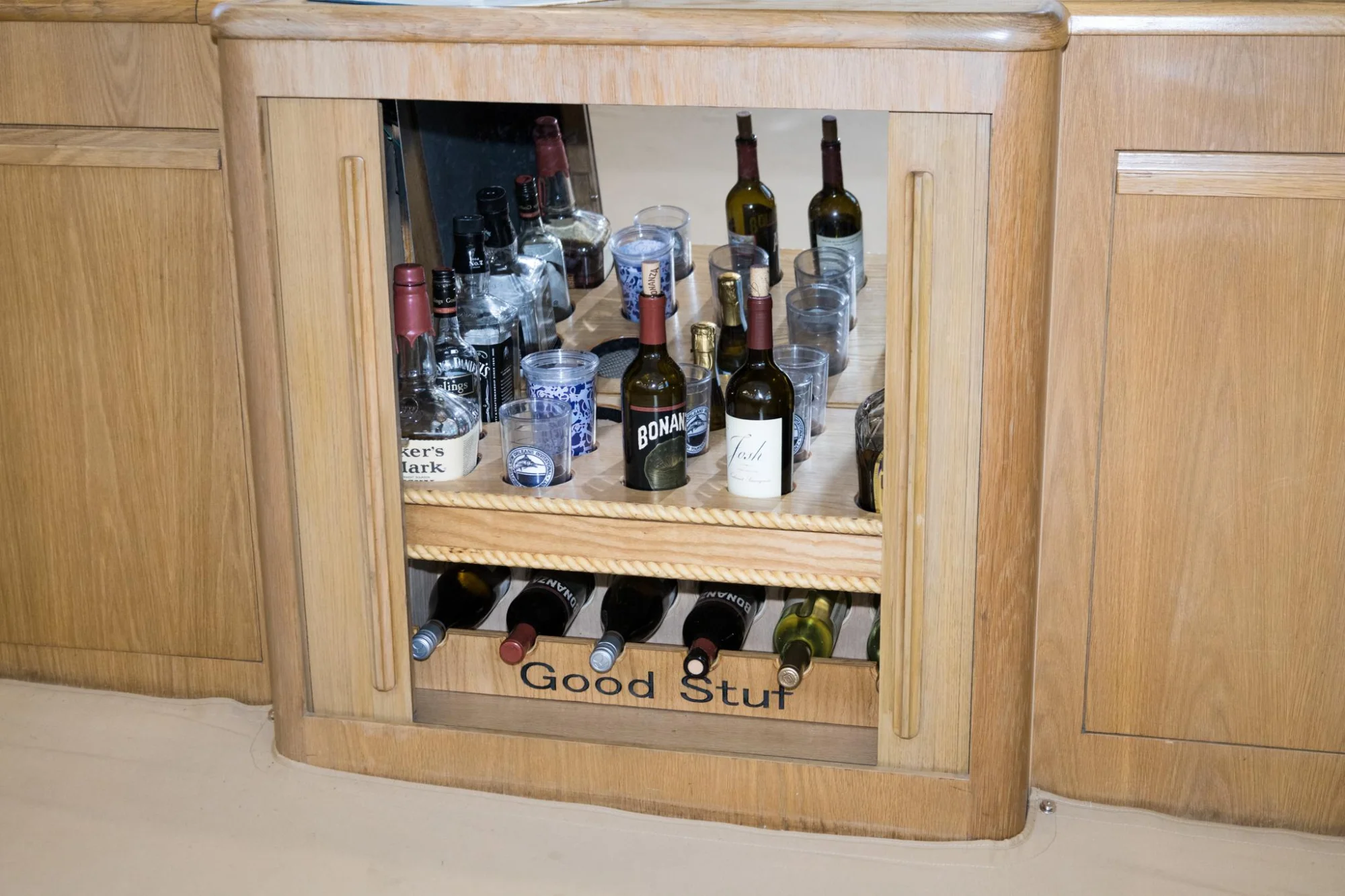 1997 Hatteras 65 Convertible - Image 2