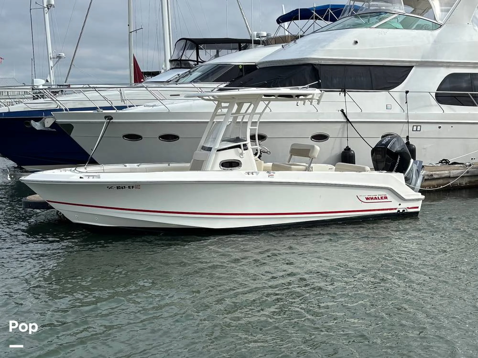 2025 Boston Whaler 230 OUTRAGE - Image 3