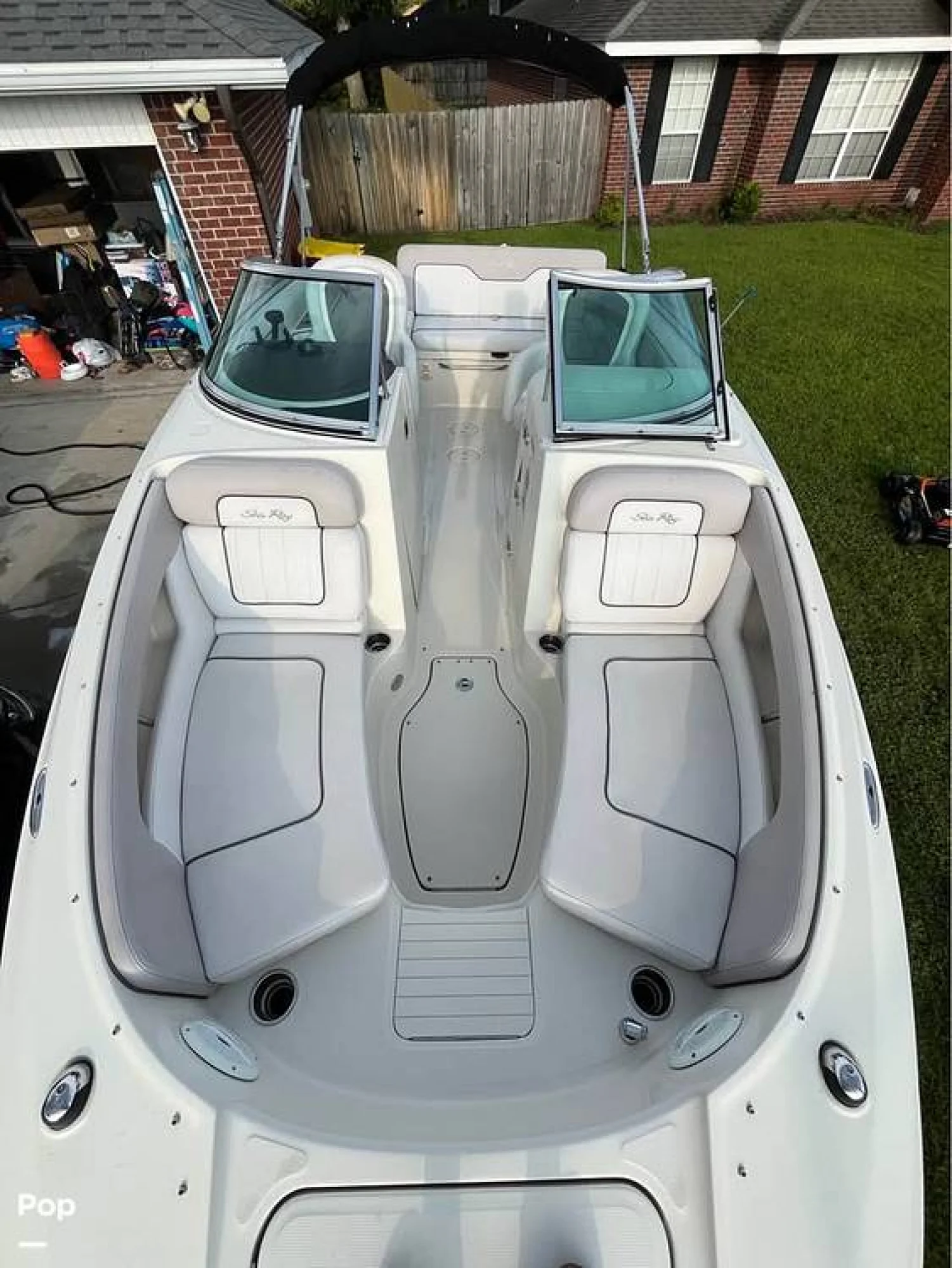 2010 Sea Ray 220 Sundeck - Image 2