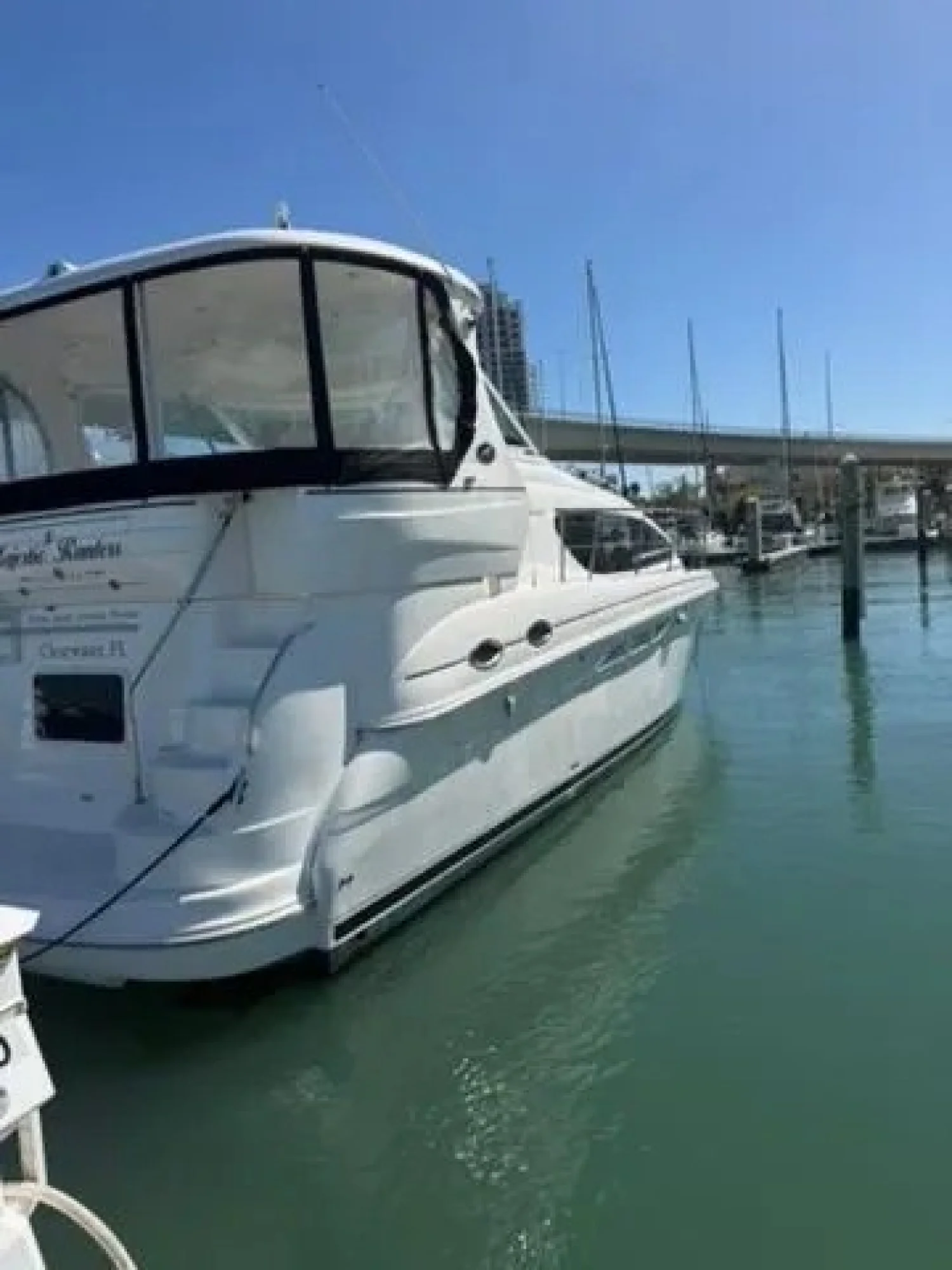 2005 Sea Ray 390 Motor Yacht - Image 3