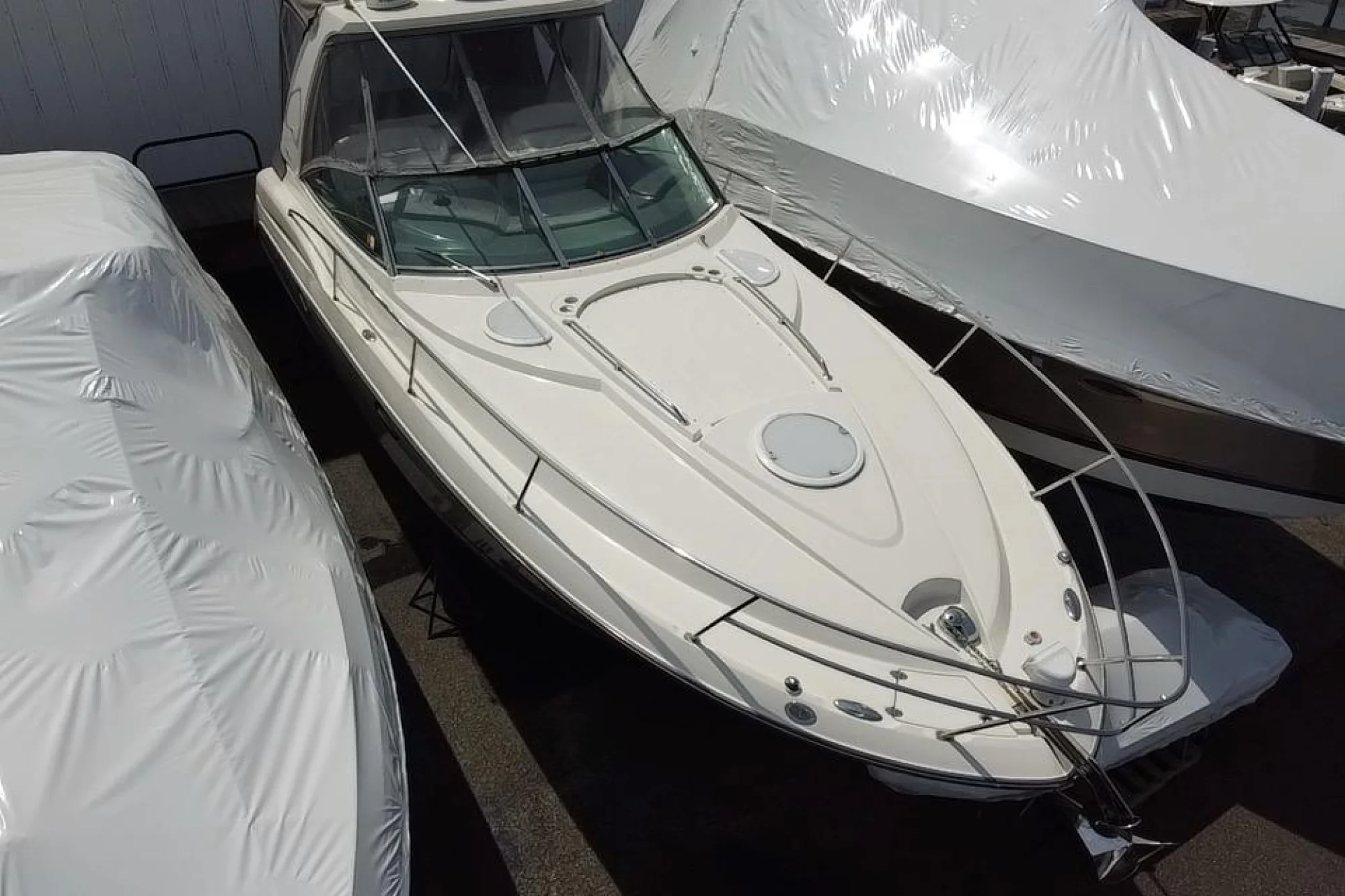 2009 Monterey 320 Sport Yacht - Image 3