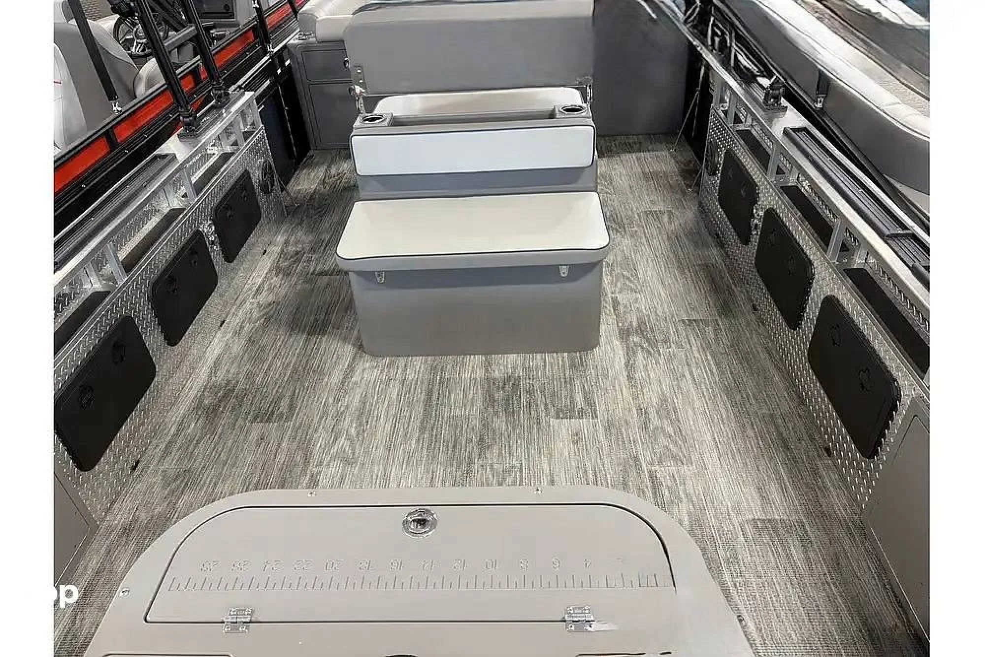 2023 Angler Qwest 8524 PRO TROLL - Image 2