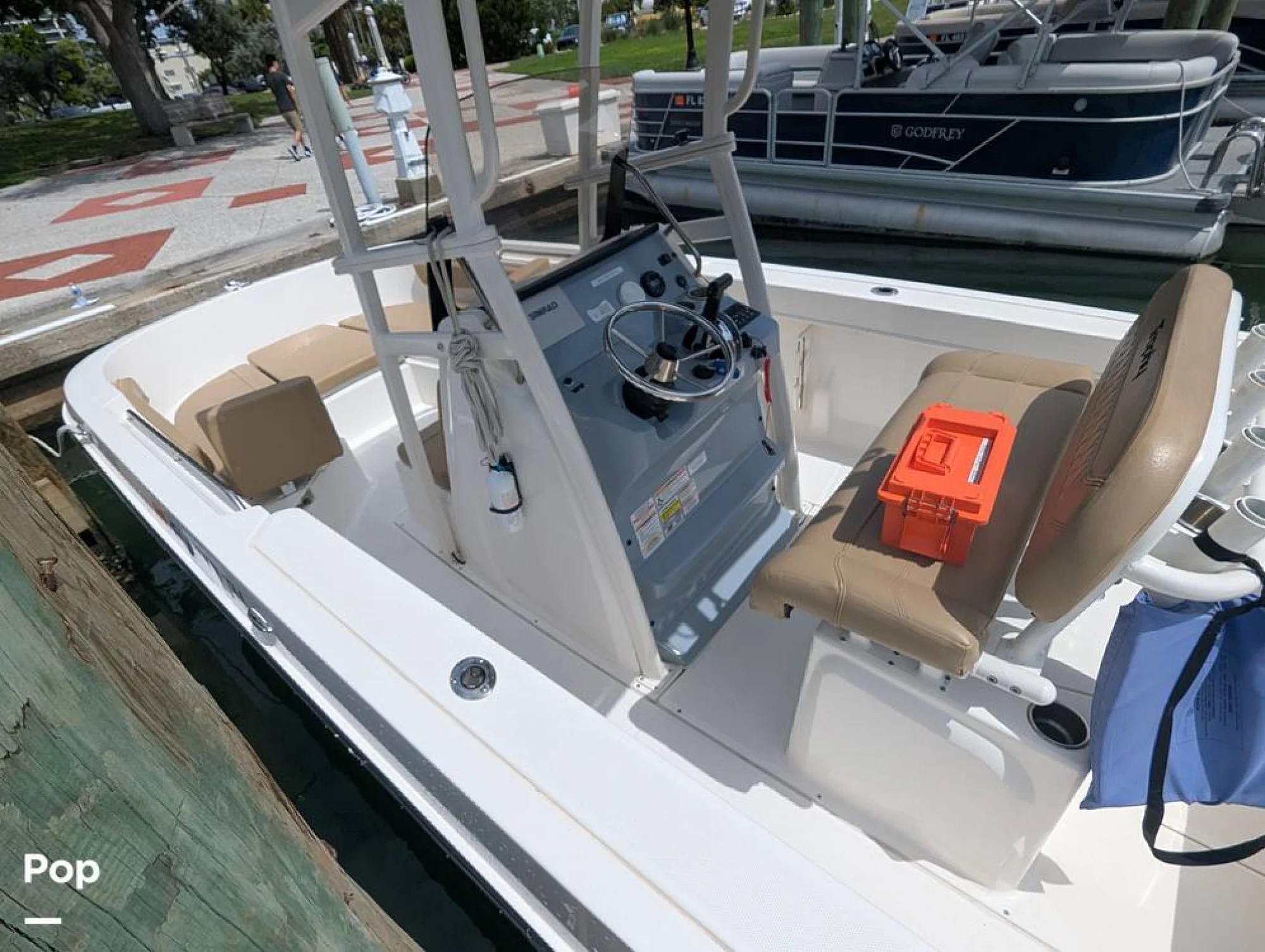 2024 Trophy T22 CC - Image 5