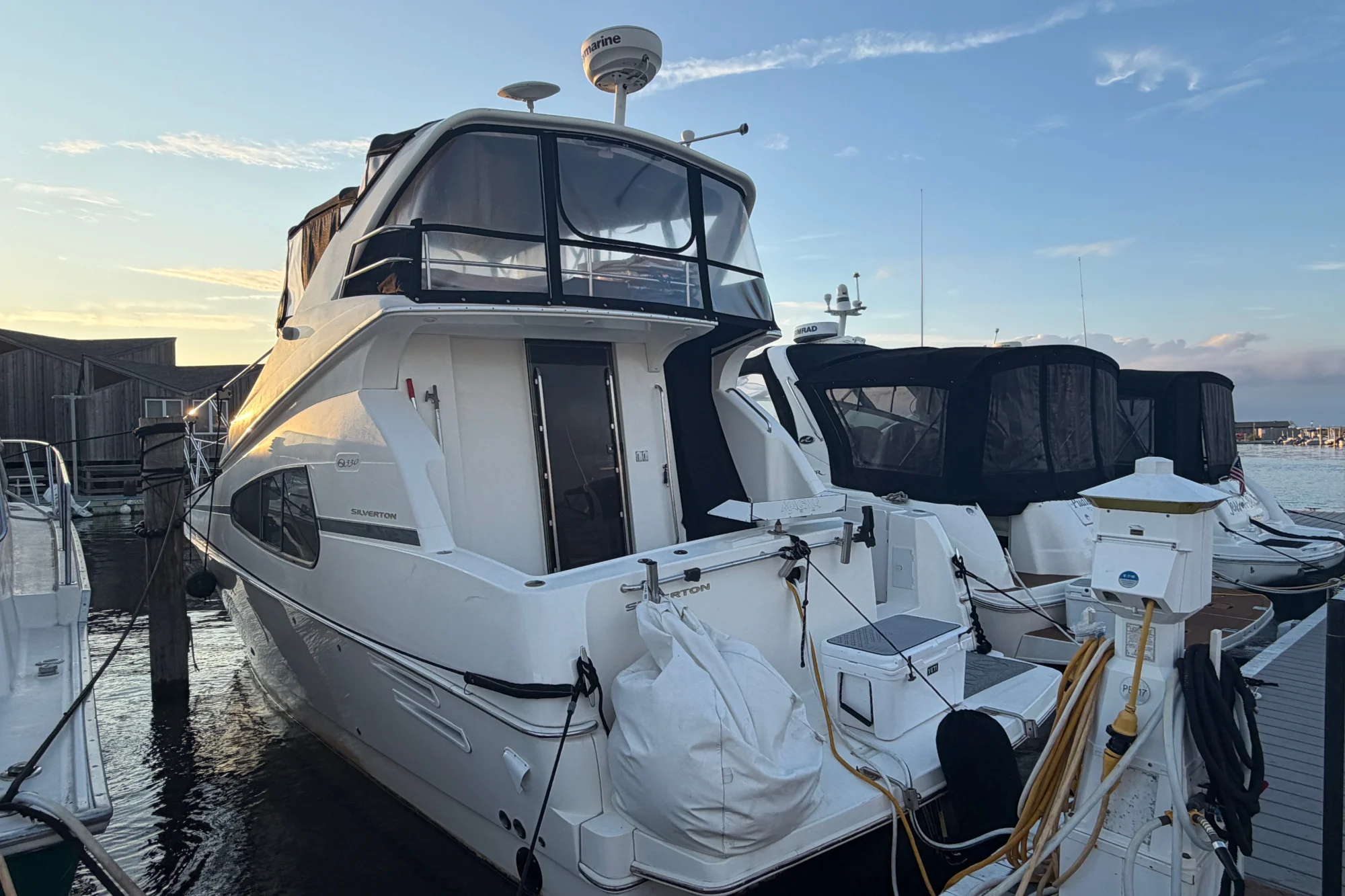 2005 Silverton 330 Sport Bridge - Image 2