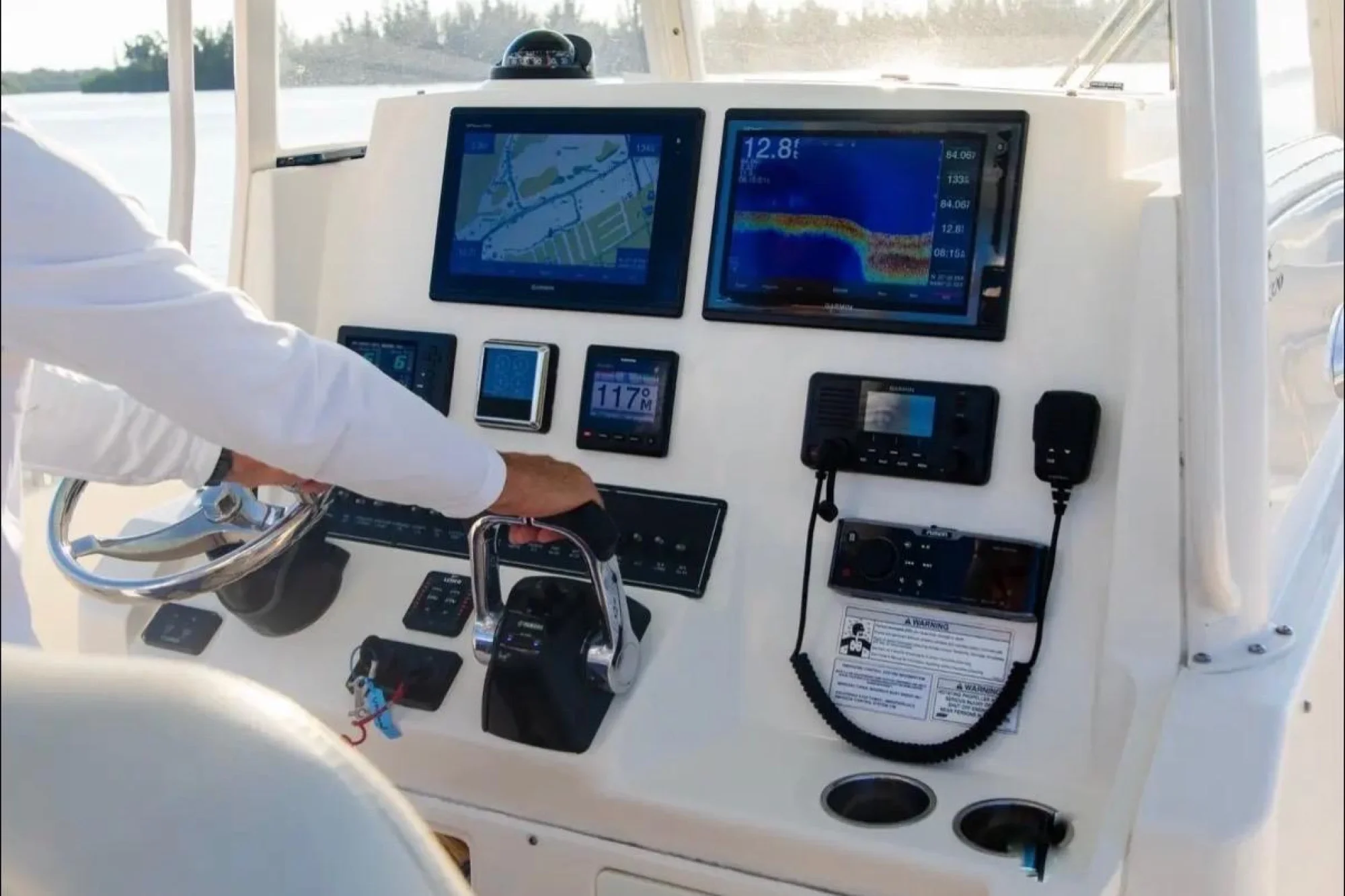 Cobia 320 Center Console - Image 4
