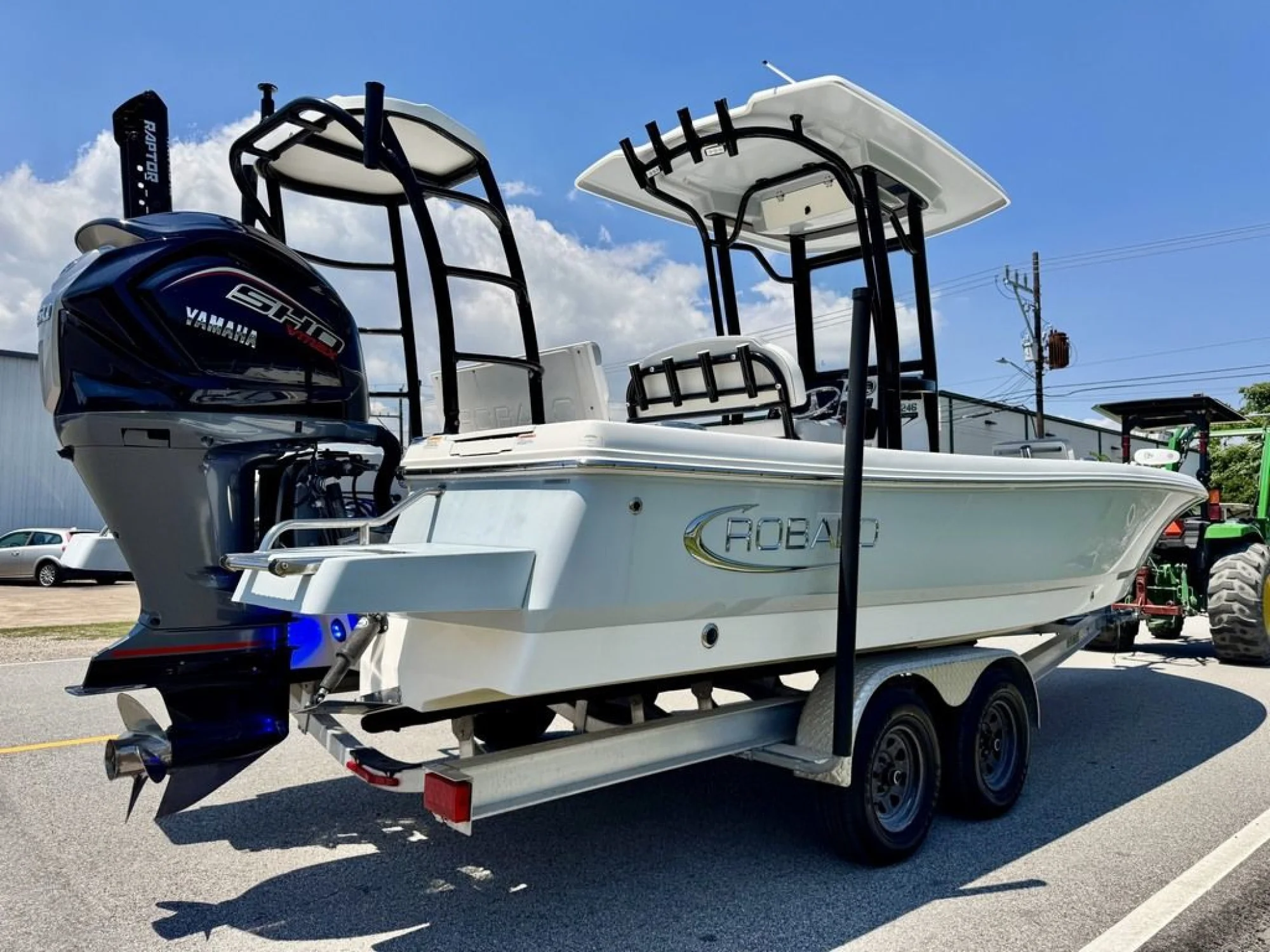 2021 Robalo 246 Cayman - Image 4