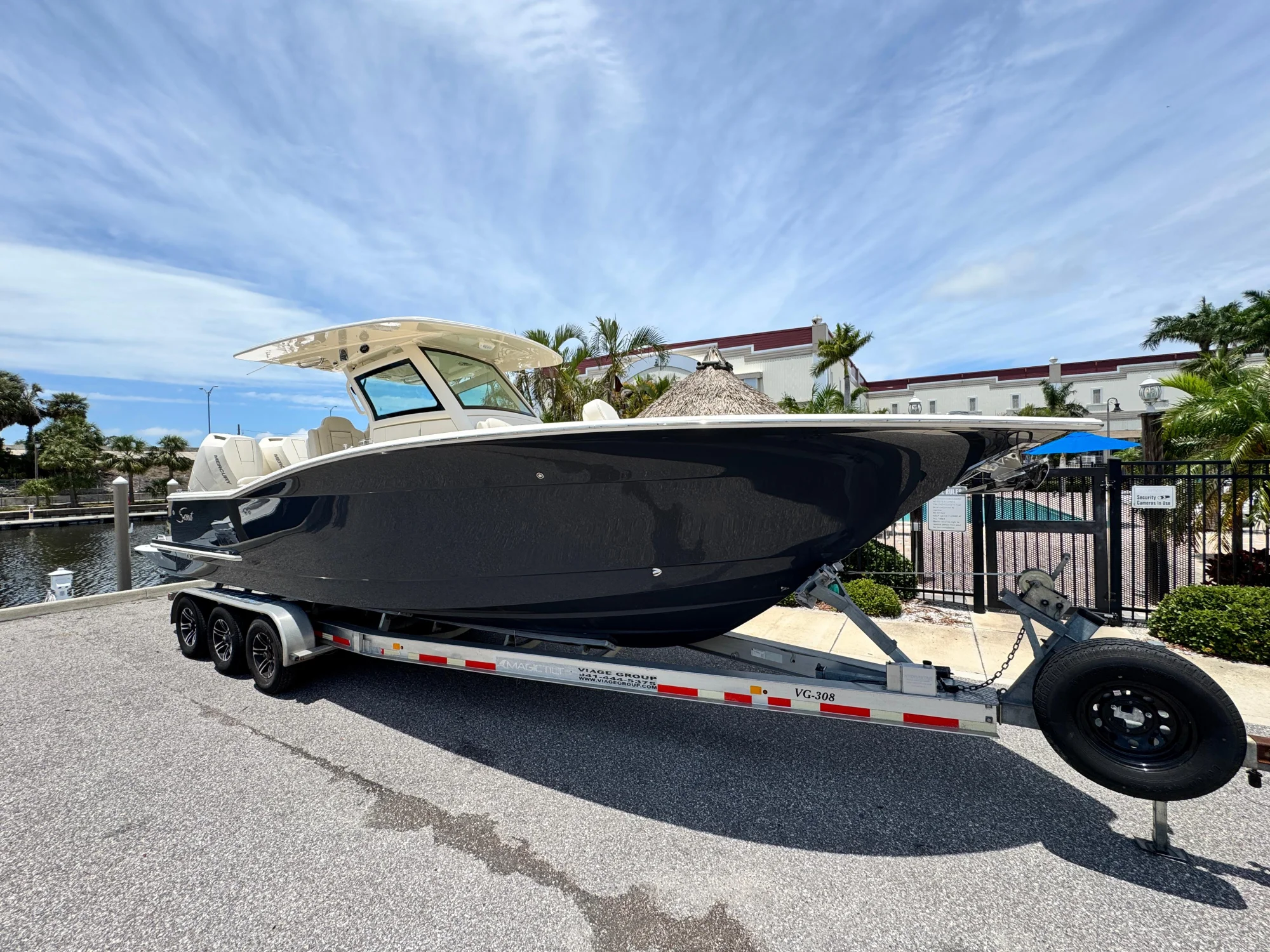 2025 Scout 305 LXF - Image 3