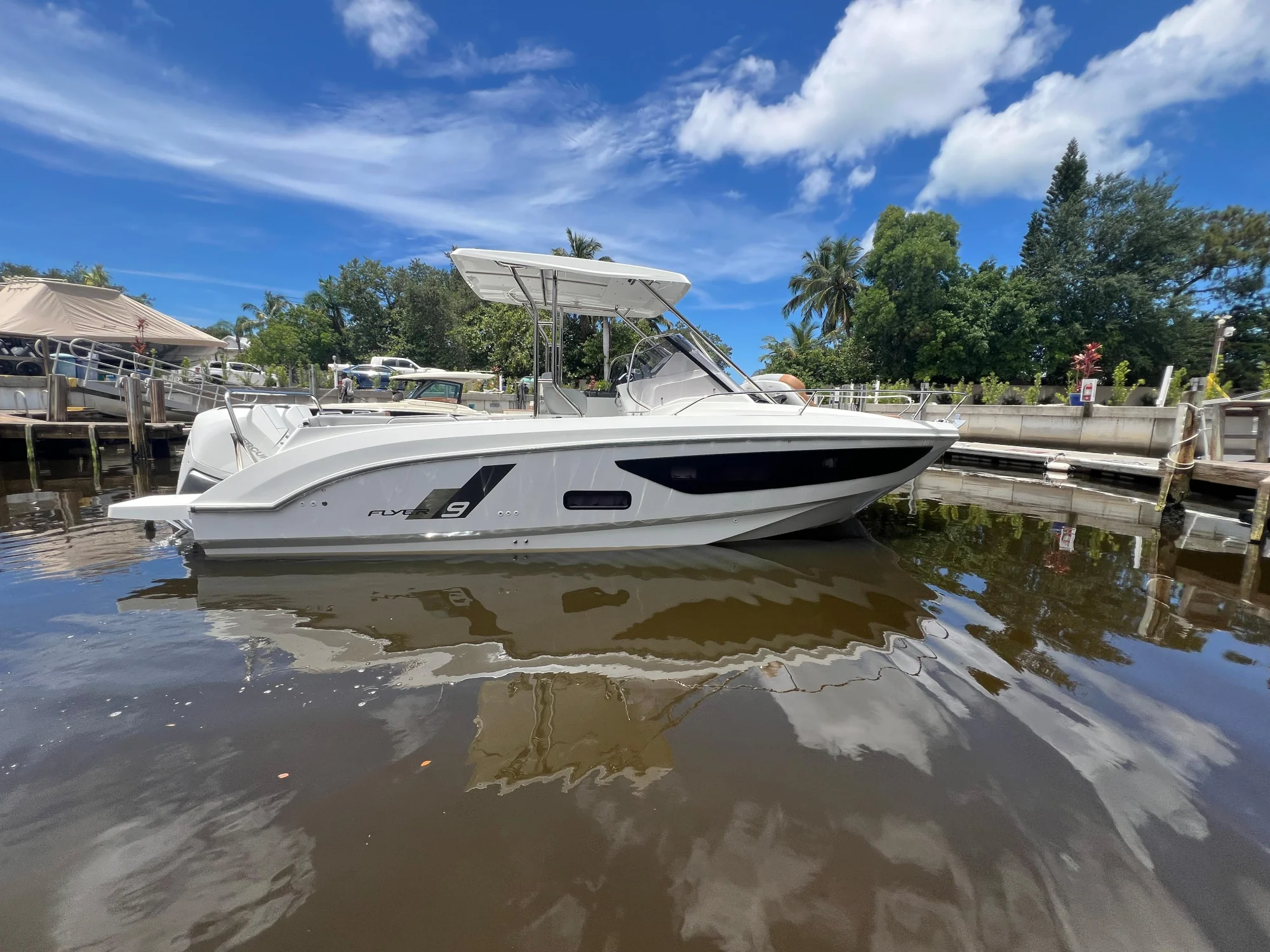 2025 Beneteau Flyer 9 SUNdeck - Image 2