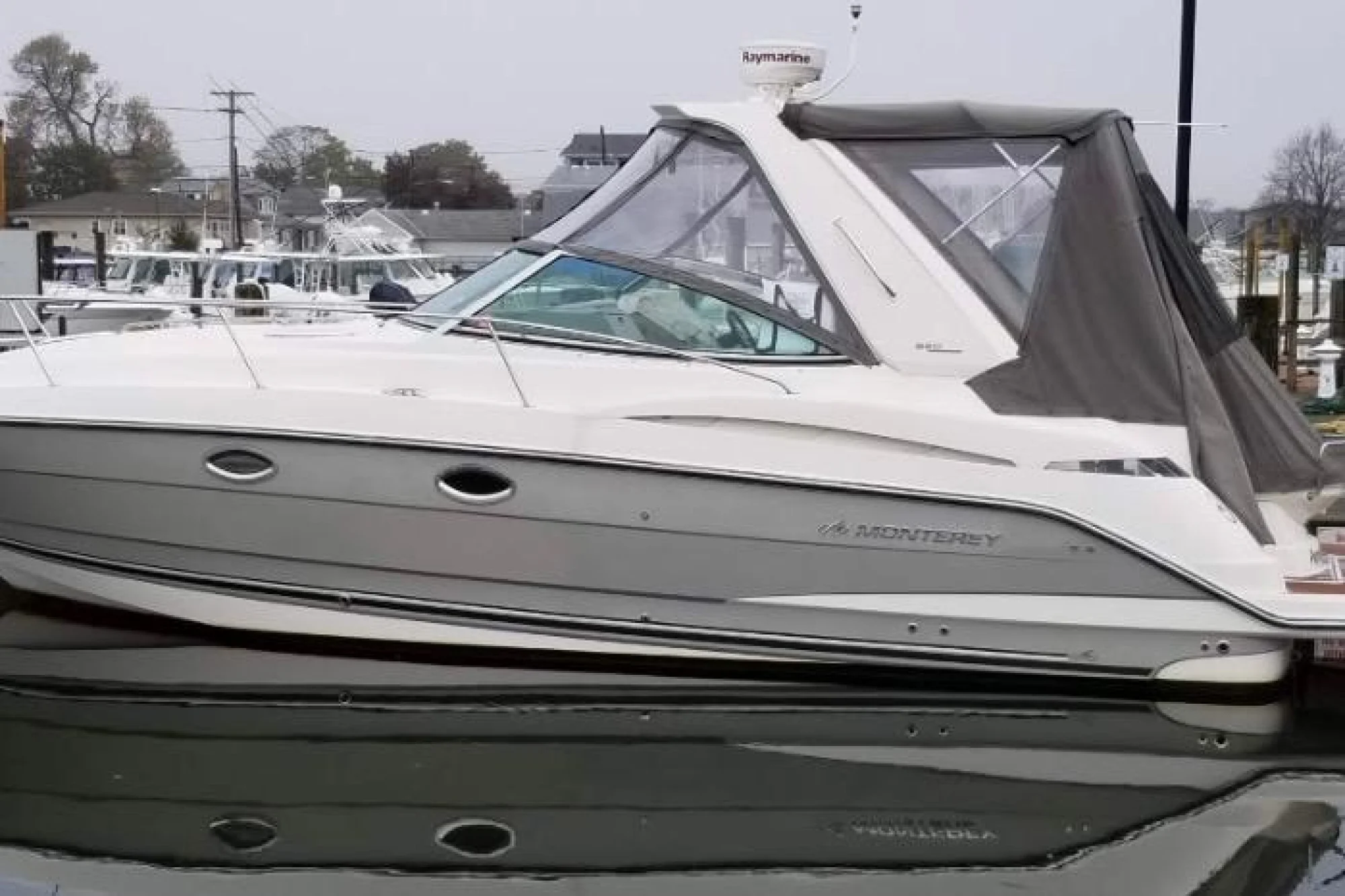 2009 Monterey 320 Sport Yacht - Image 5