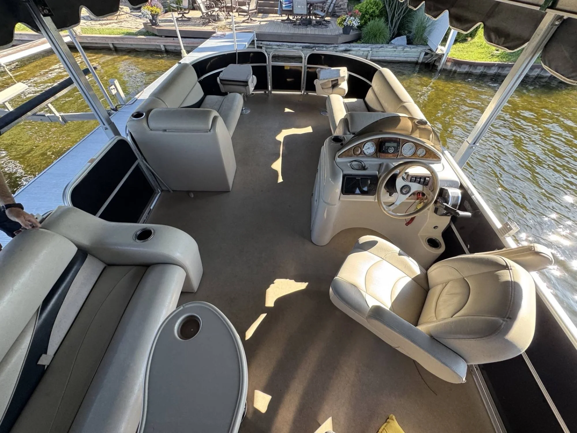 2011 BERKSHIRE PONTOON