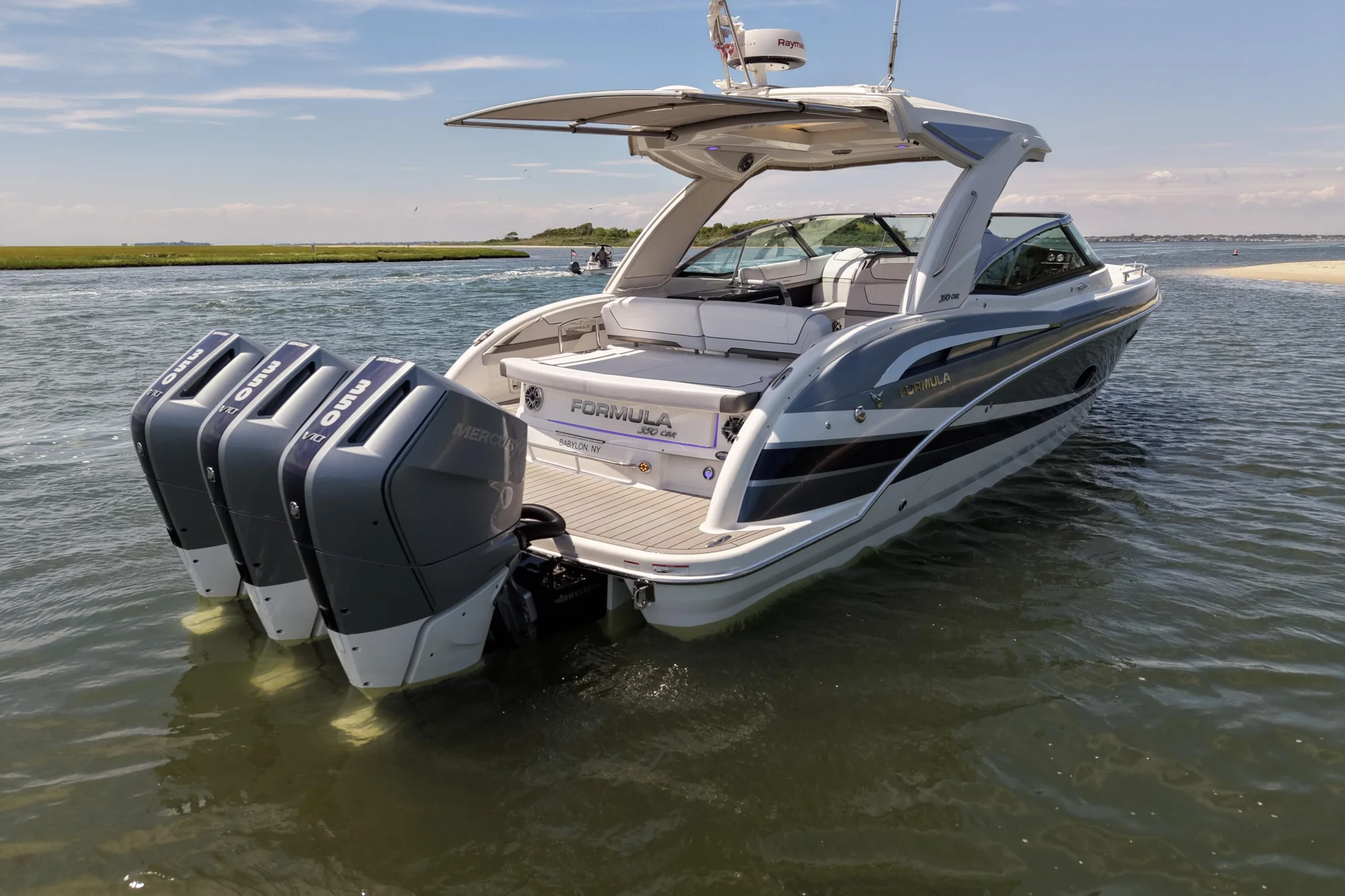 2023 Formula 350 Crossover Bowrider OB - Image 3