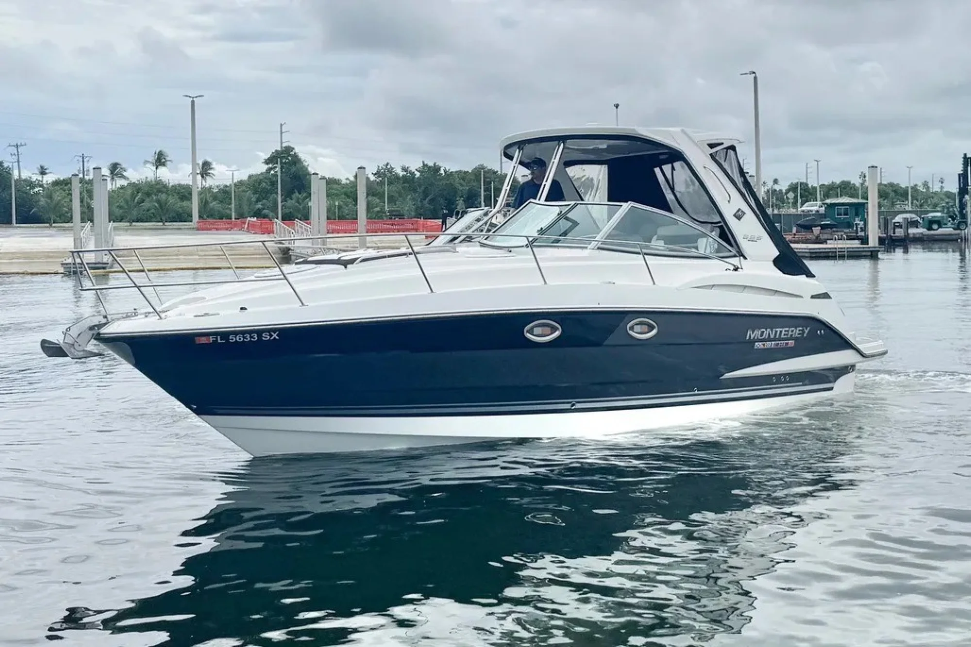 2021 Monterey 335 Sport Yacht - Image 2