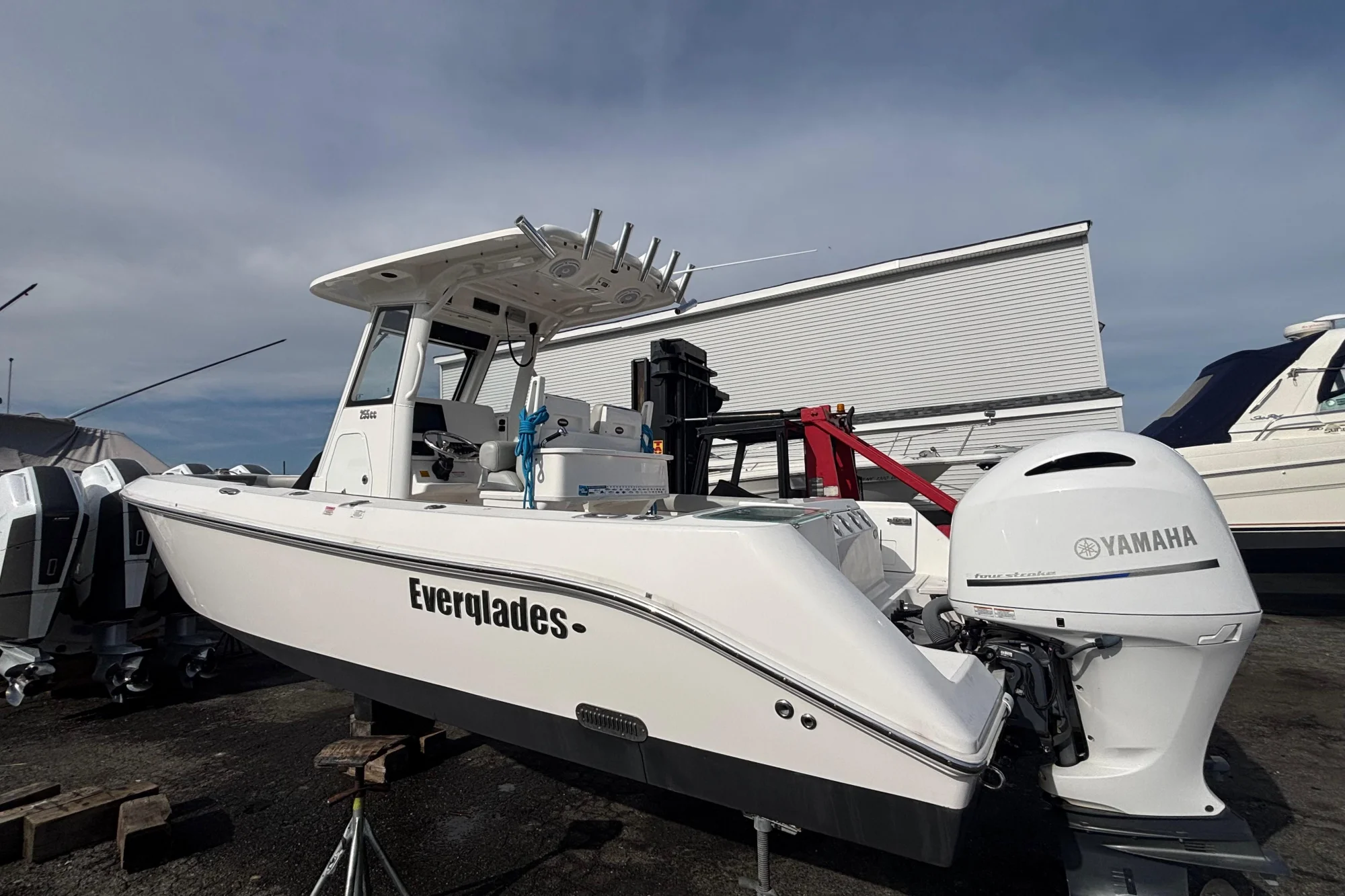 2017 Everglades 255 Center Console