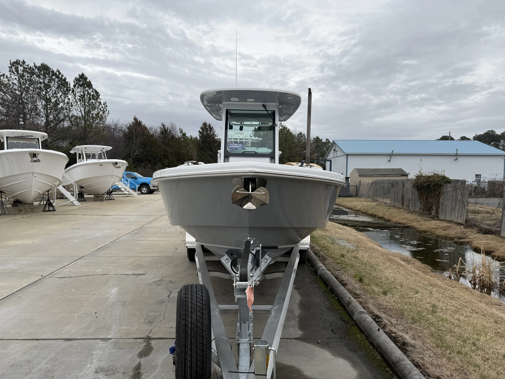 2025 24' Everglades 253CC - Image 3