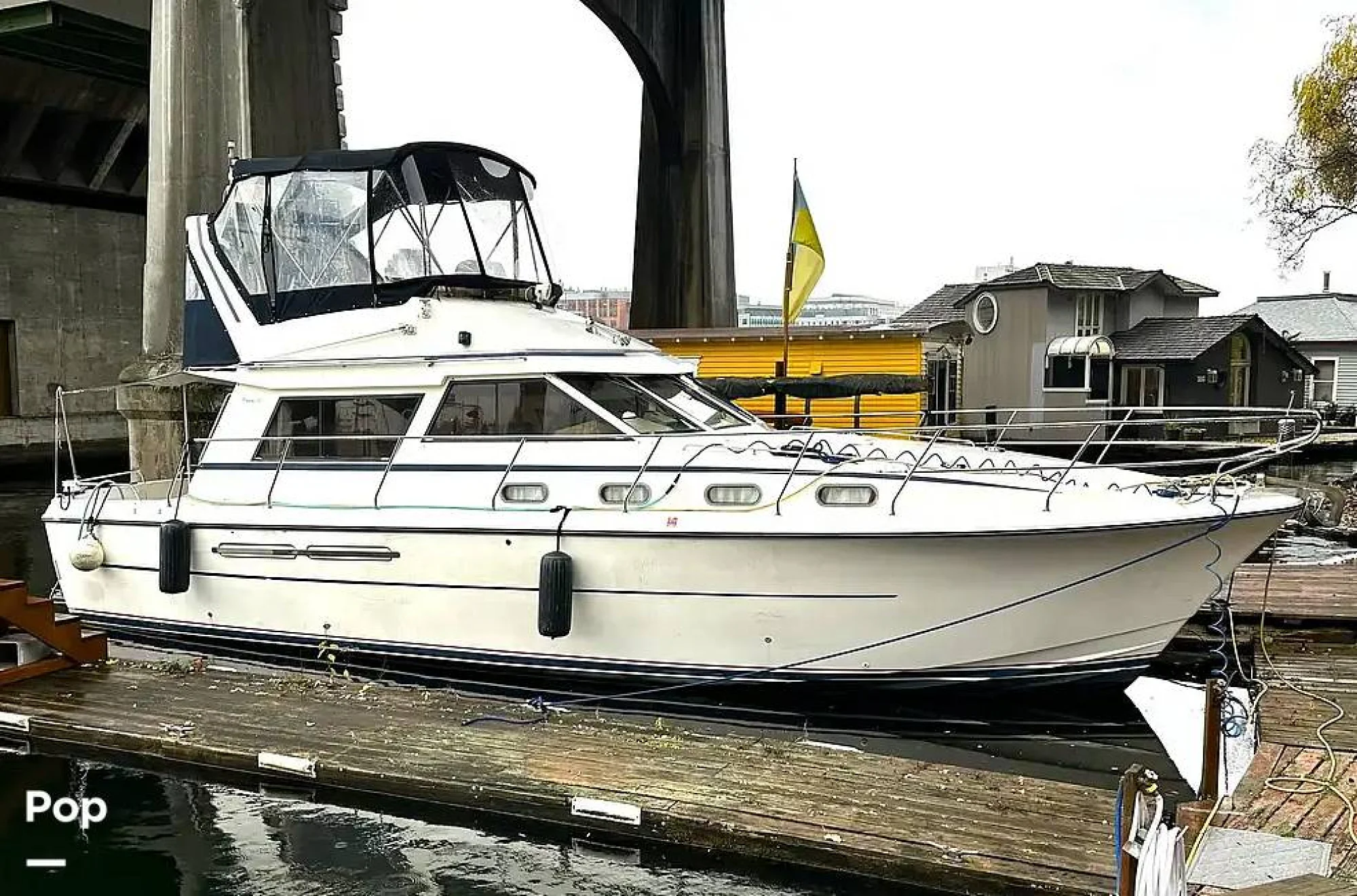 1985 Viking Princess 385 - Image 3