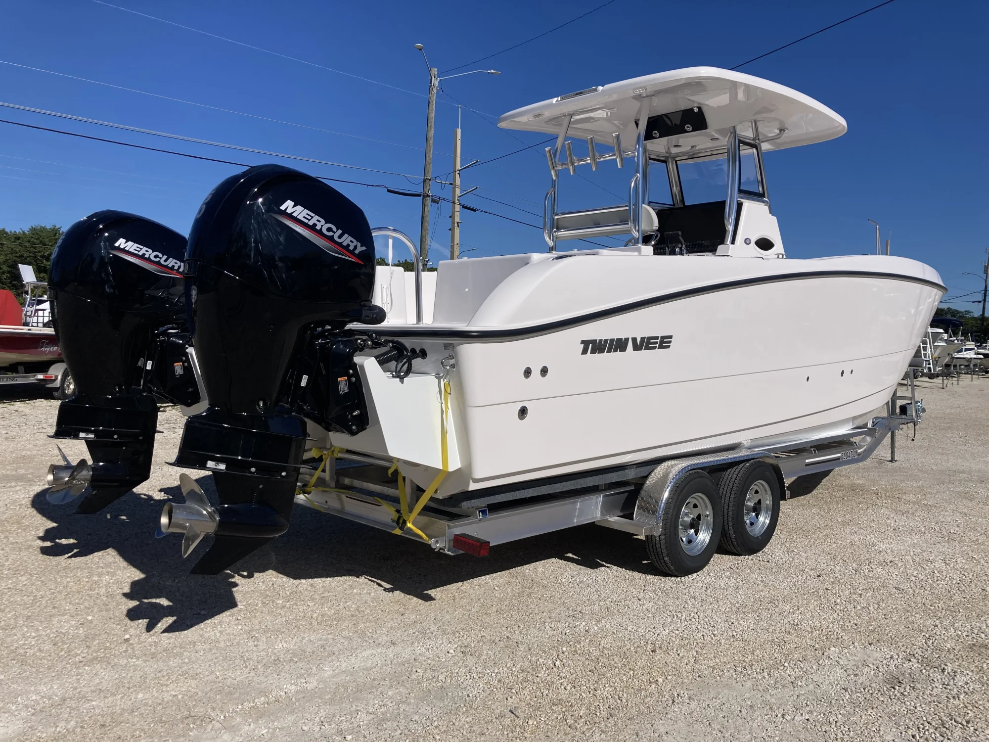 2025 Twin Vee 260 PRO GFX - Image 3