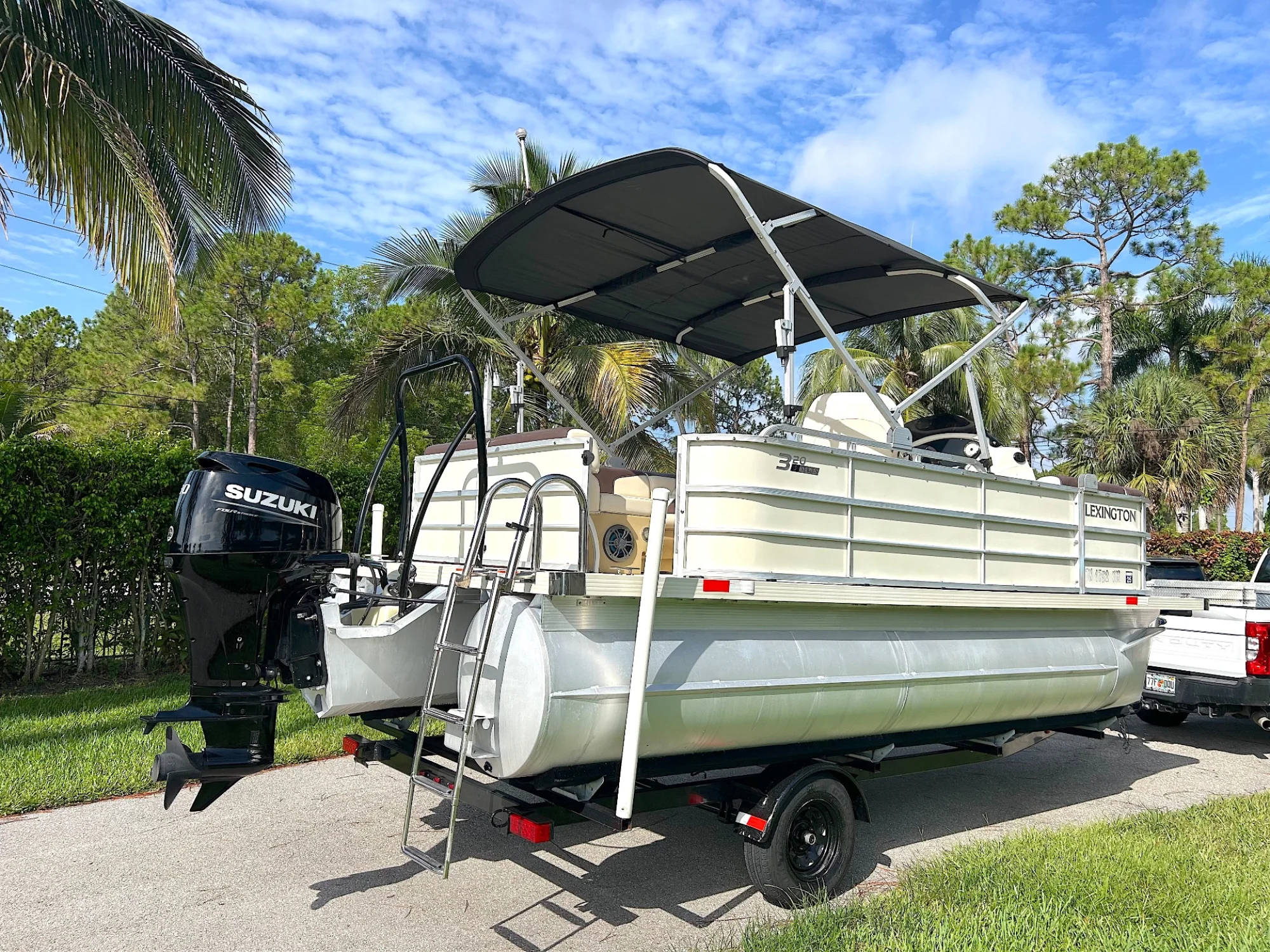 2022 LEXINGTON 320 20′ Pontoon - Image 3