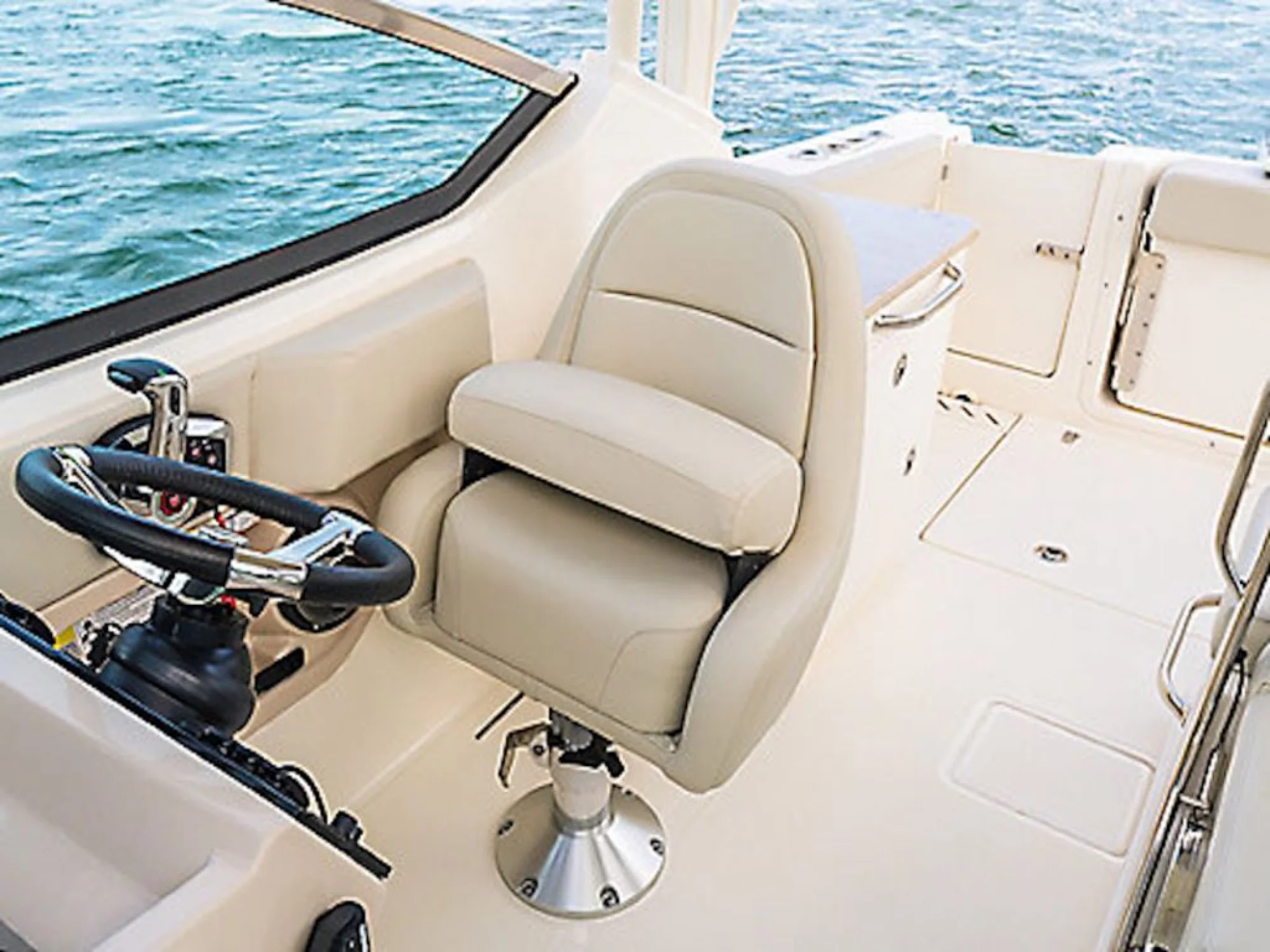 Boston Whaler 380 Realm - Image 5
