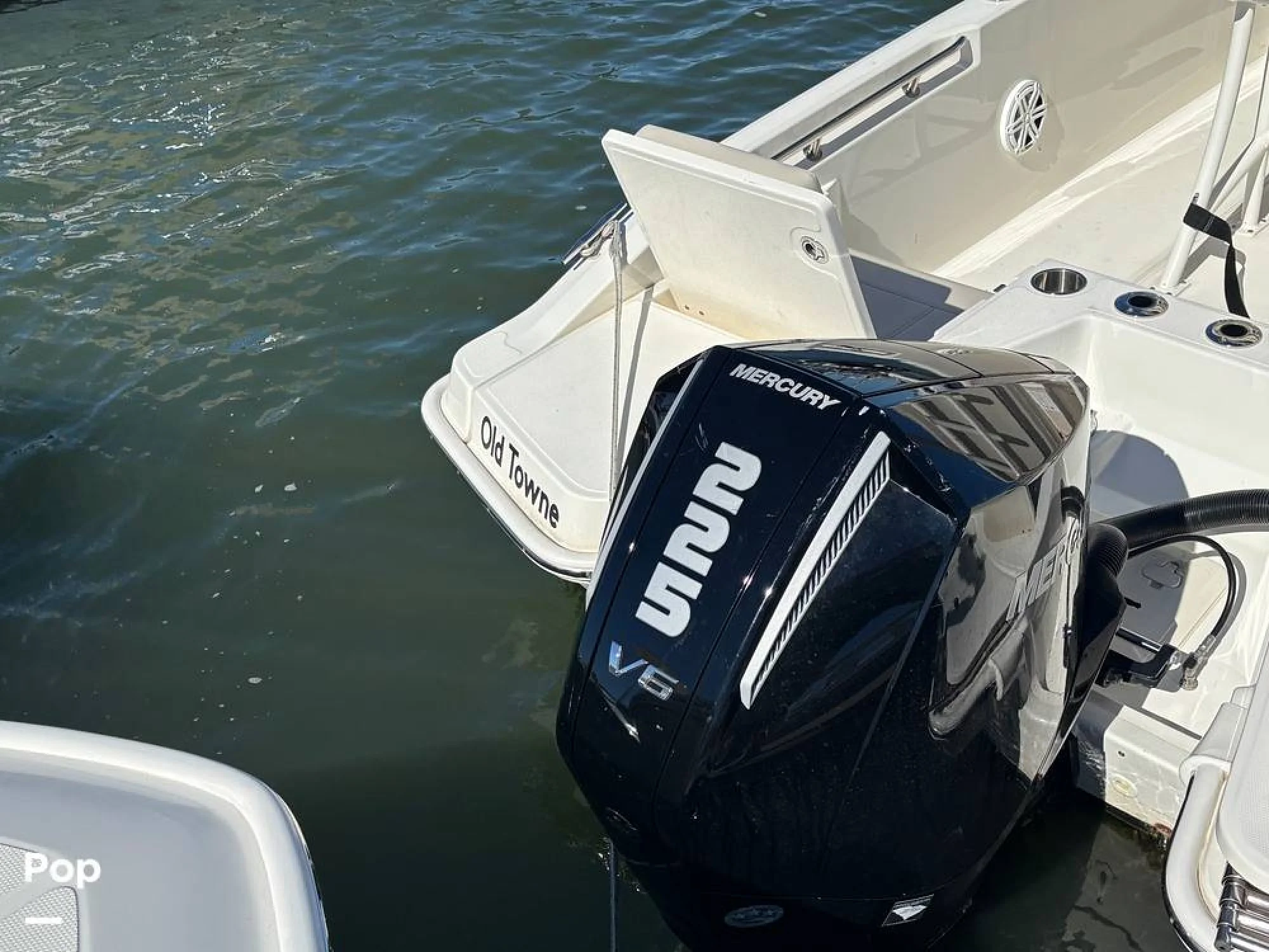 2025 Boston Whaler 220 DAUNTLESS - Image 5