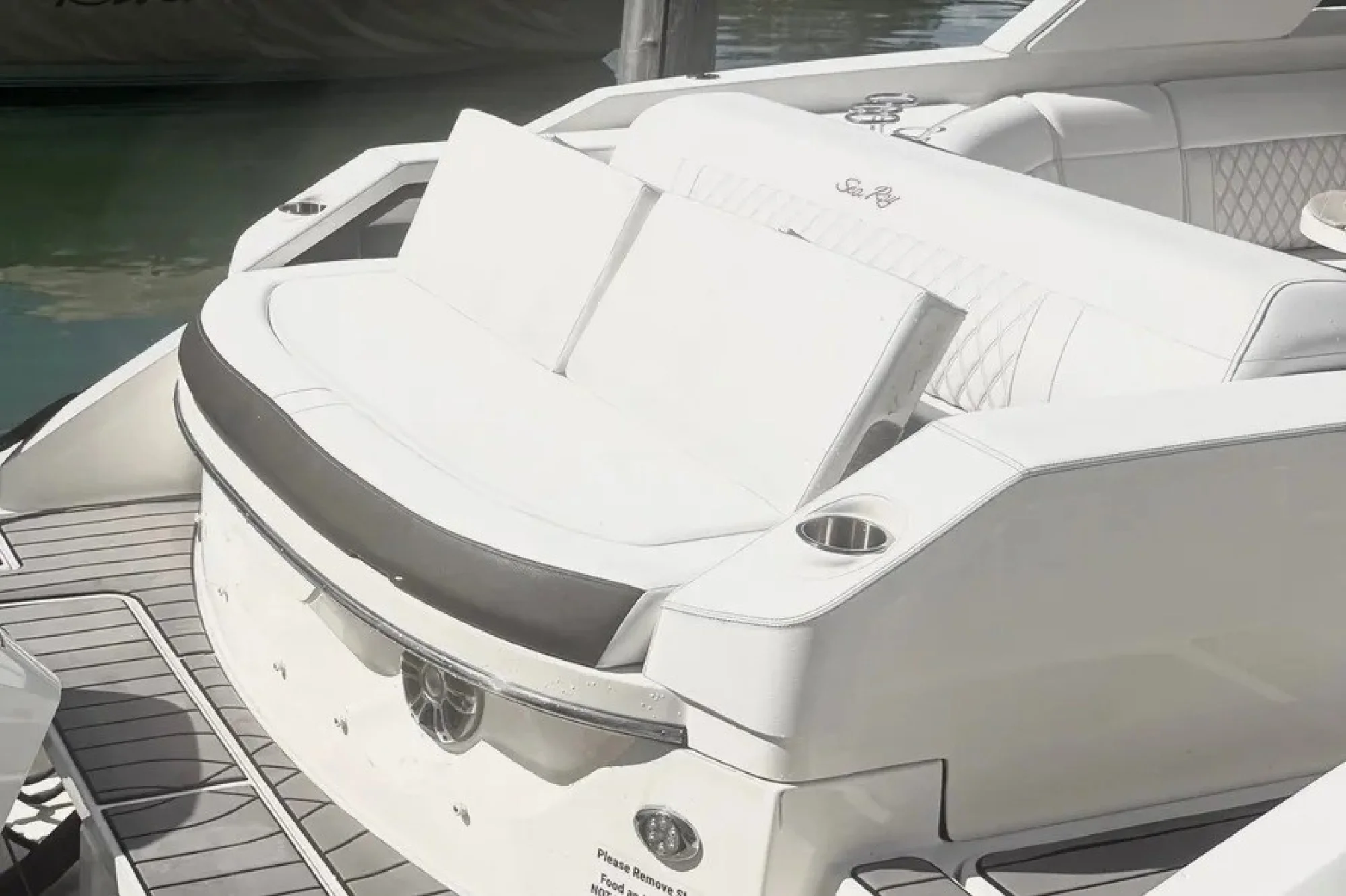 2023 Sea Ray SLX 310 Outboard - Image 3