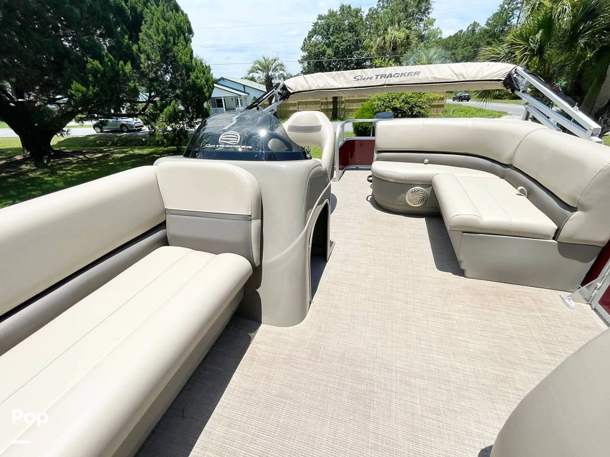 2023 Sun Tracker Party Barge 18 DLX - Image 5