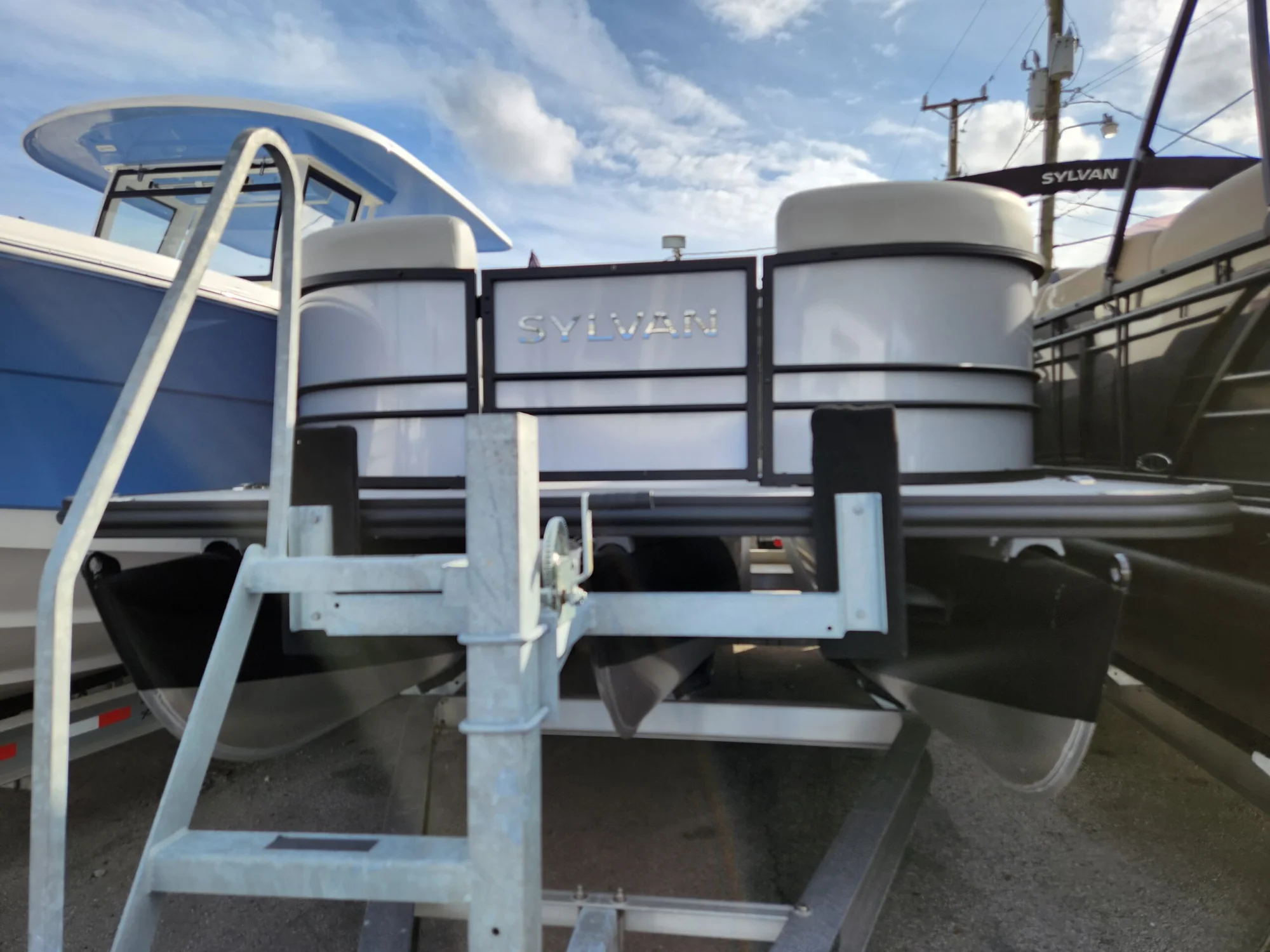 2023 SYLVAN X5 - Image 4