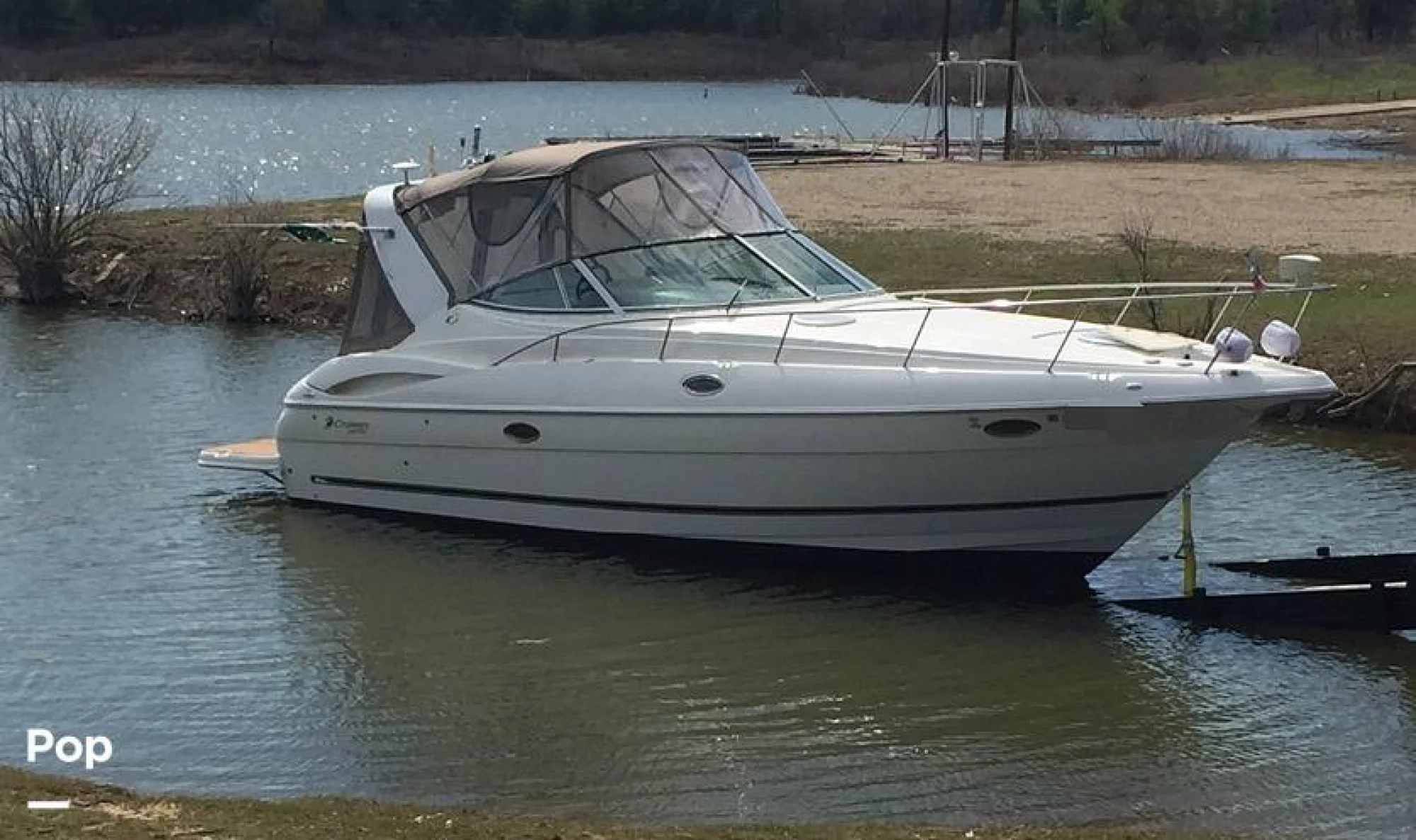 2004 Cruisers Yachts 320 Express - Image 2