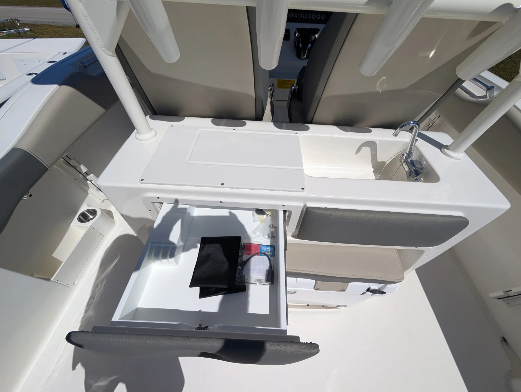 2026 Key West 263 FS Manta Gray - Image 4