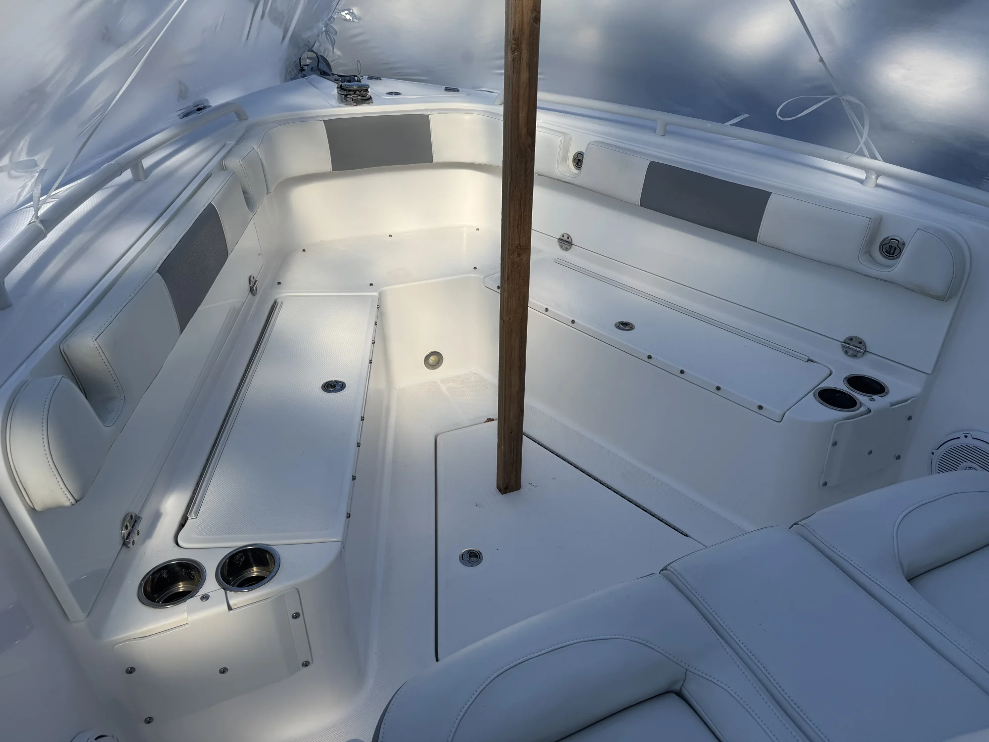 2019 Everglades 295 Center Console - Image 3