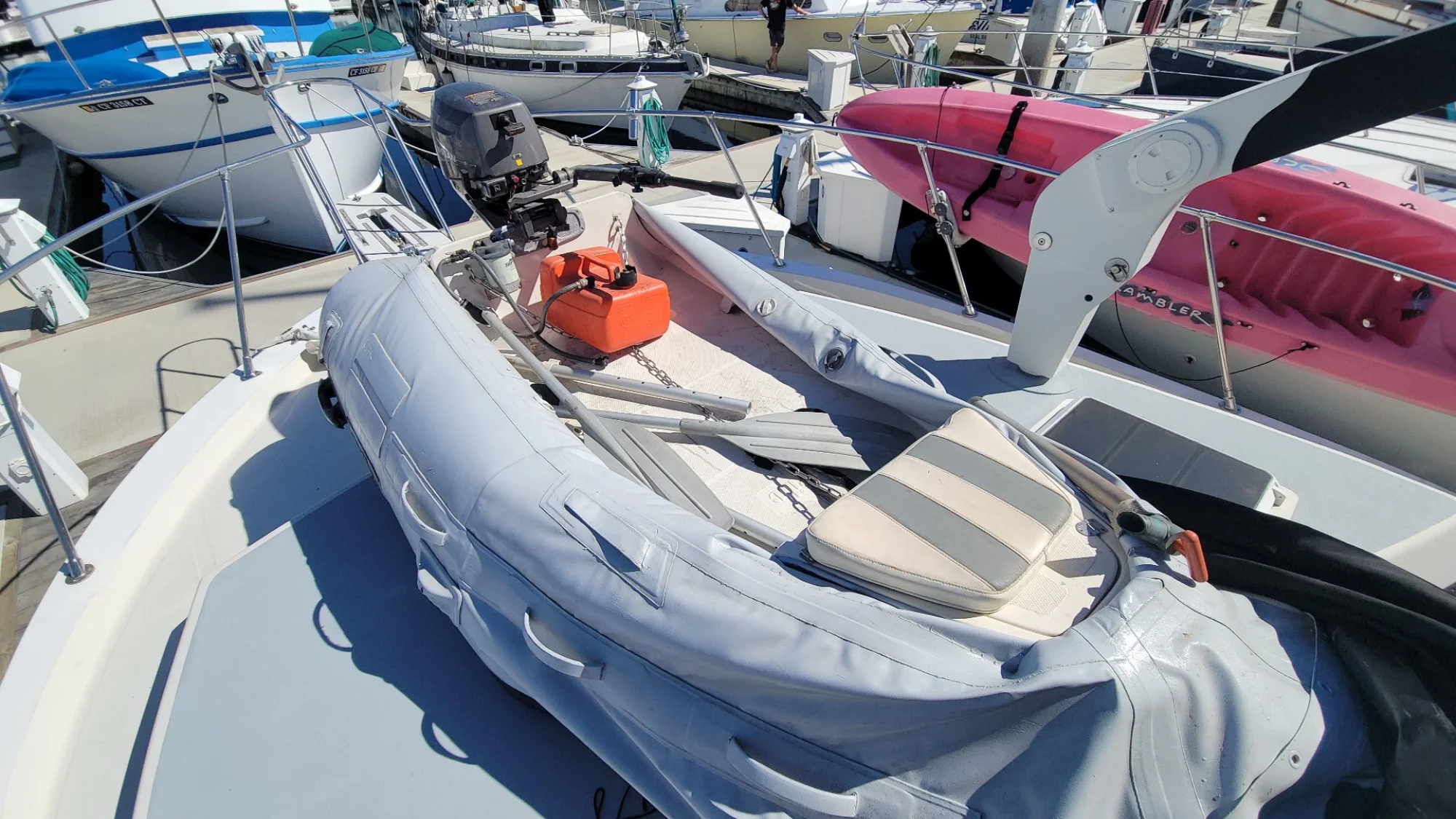 Uniflite 38 Convertible - Image 4
