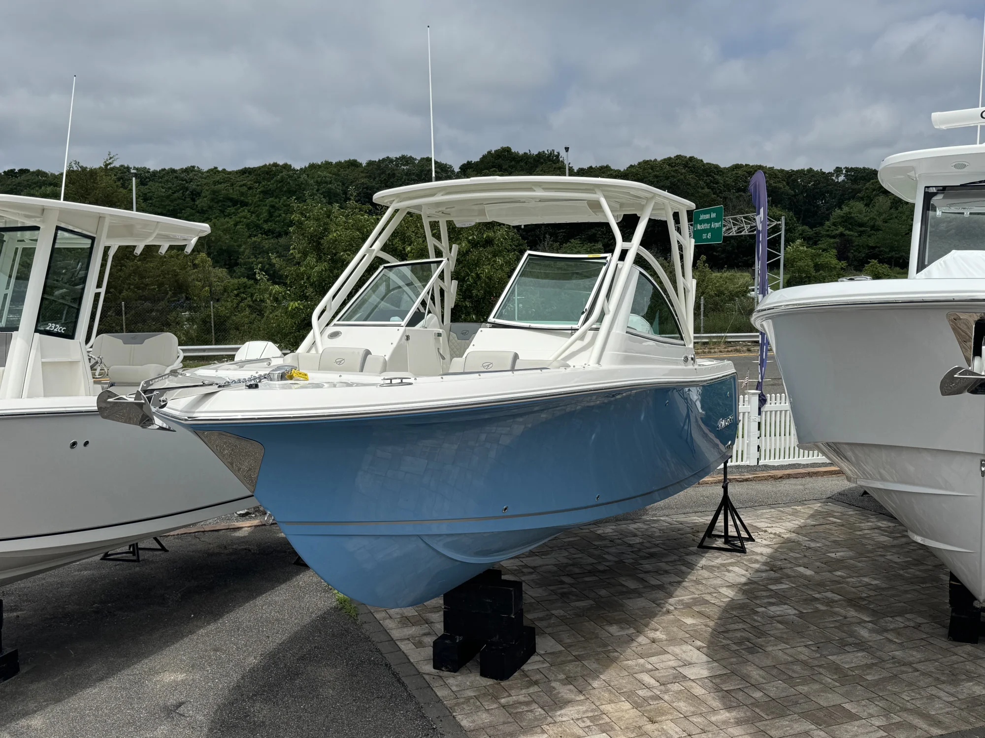 2026 Sailfish 245DC - Image 2