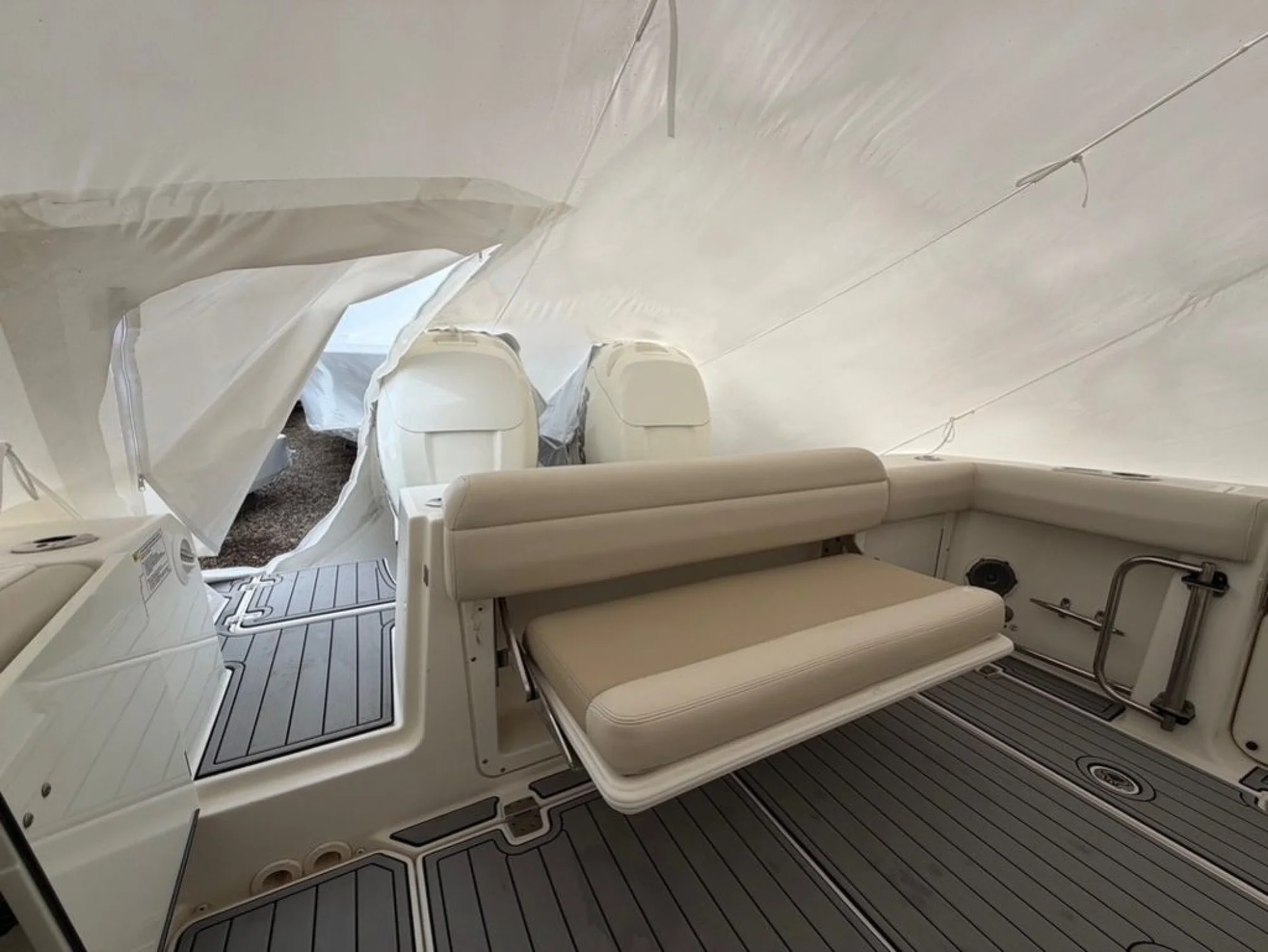 Boston Whaler 330 Outrage - Image 4