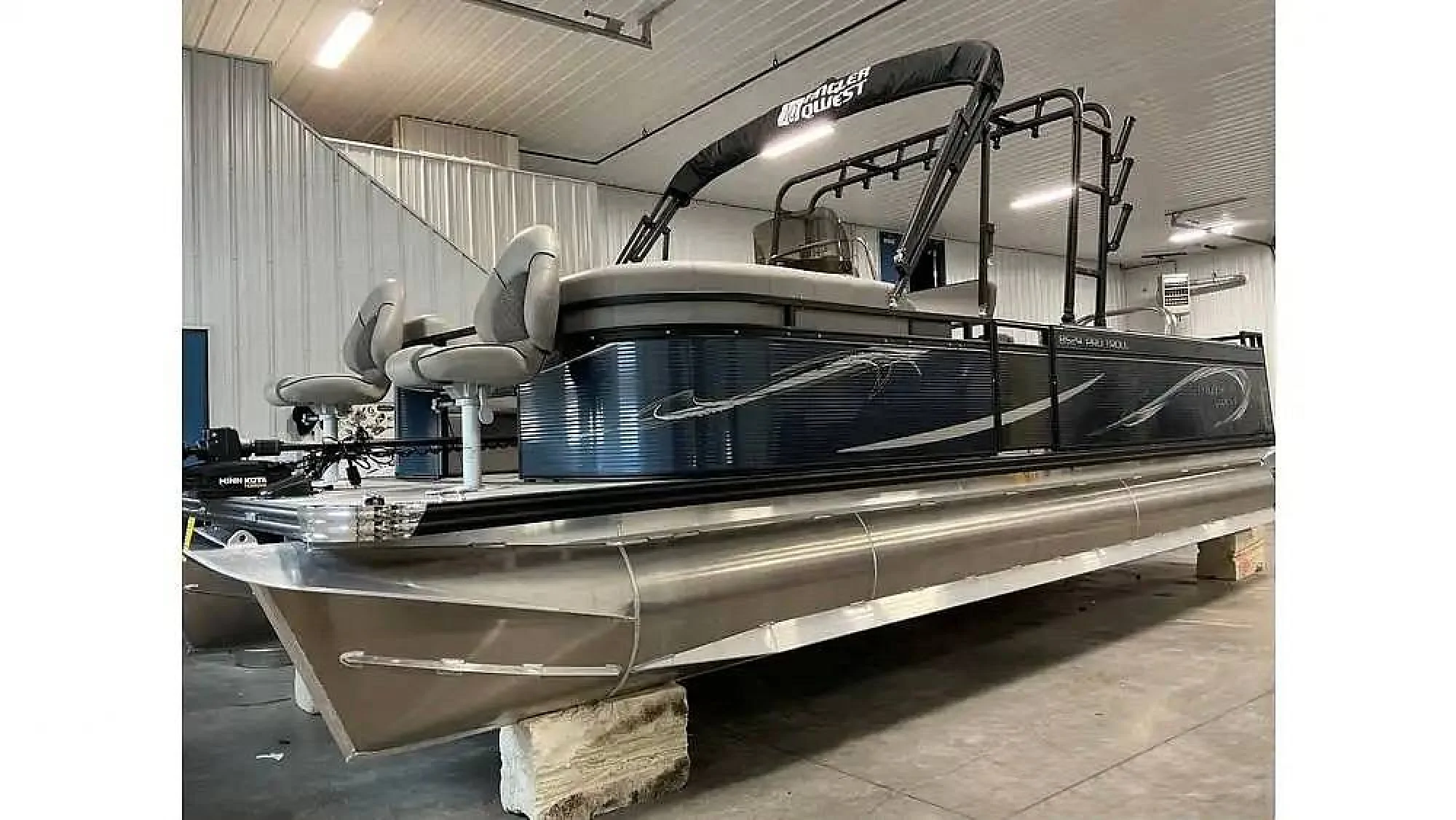 2023 Angler Qwest 8524 PRO TROLL - Main Image