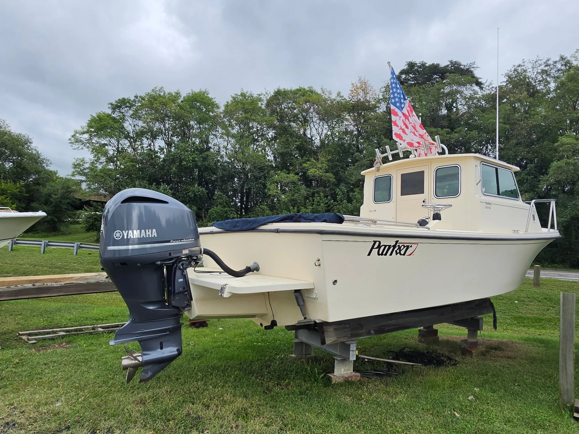 2013 Parker 2520 XL Sport Cabin - Image 2