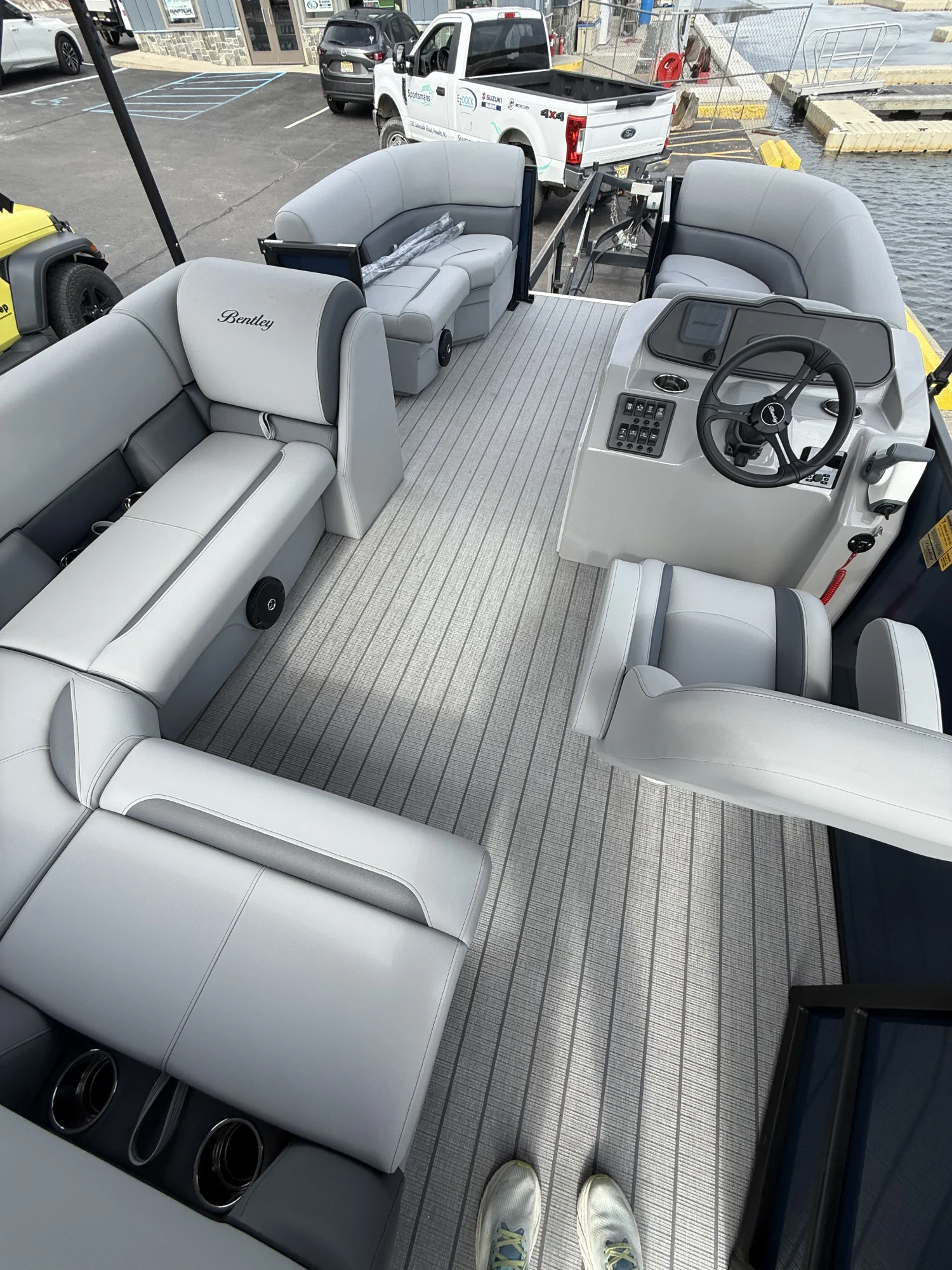 2026 Bentley Pontoons LE 160CR - Image 4