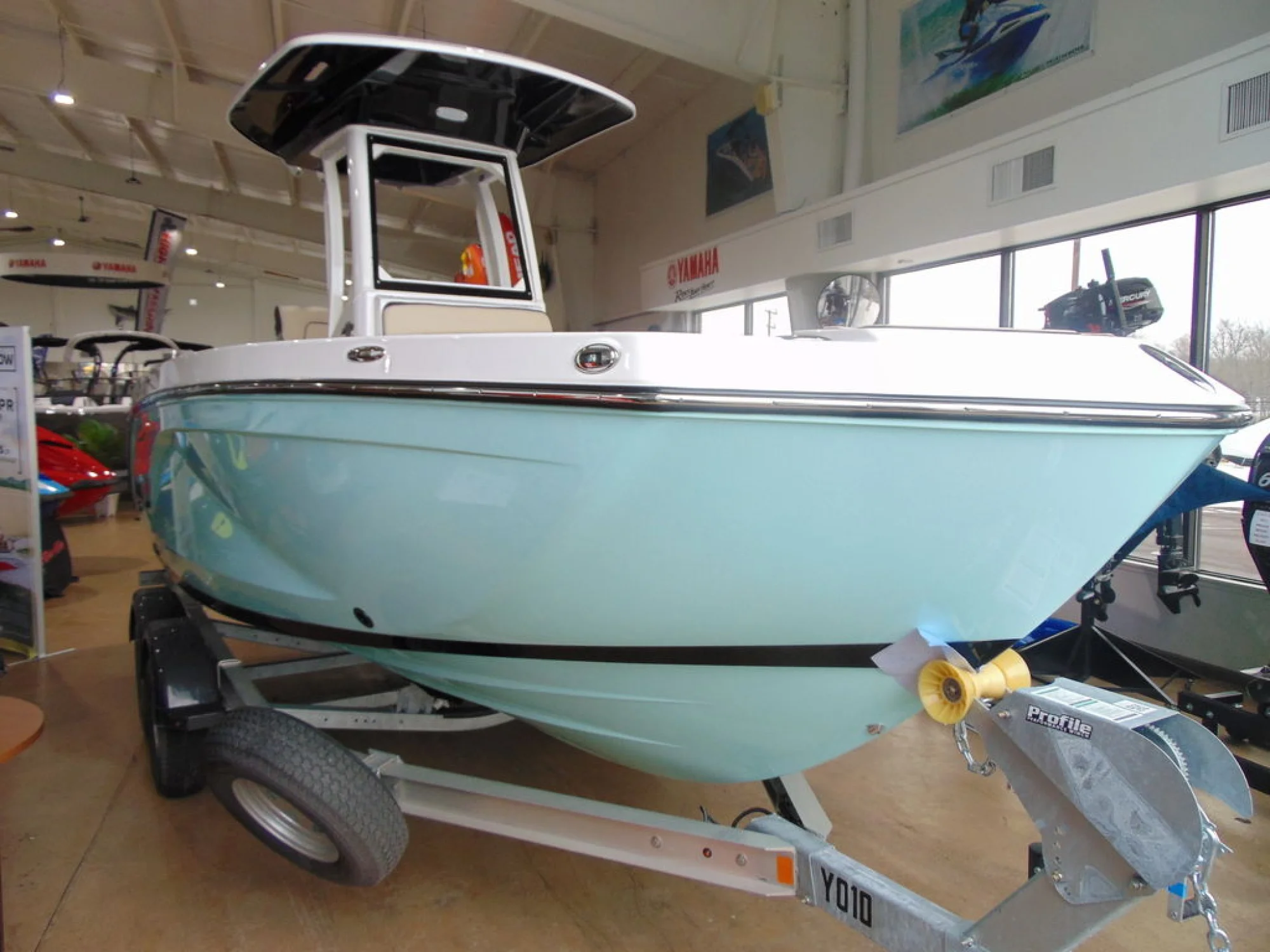 Yamaha Boats 222 FSH Sport E - Image 4