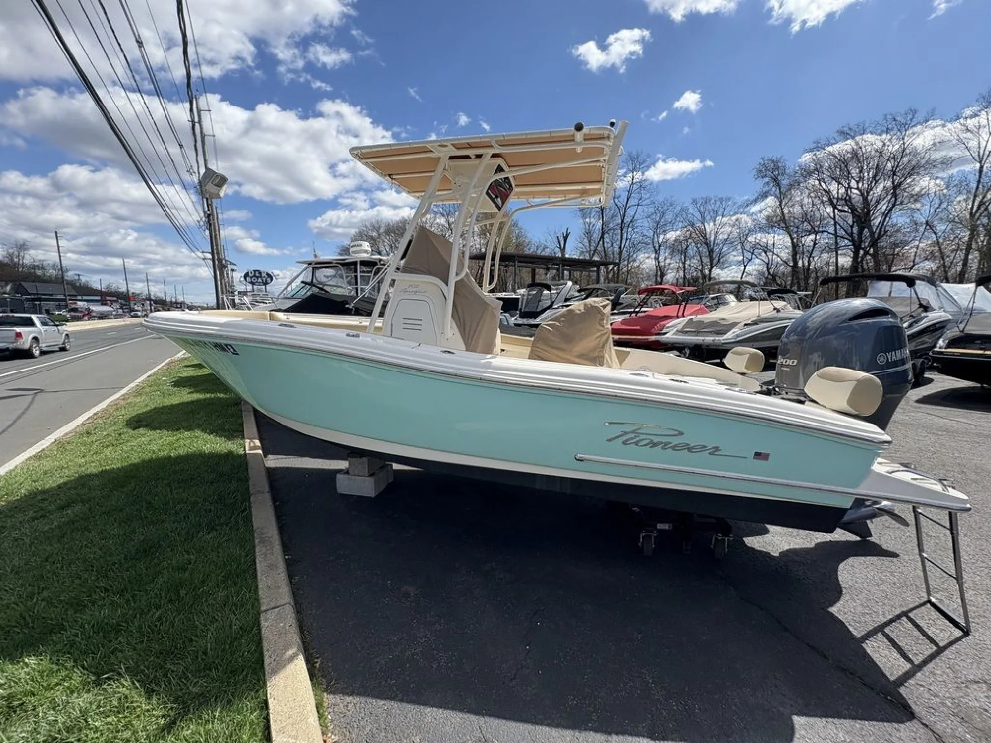 2020 Pioneer Boats Sportfish 202