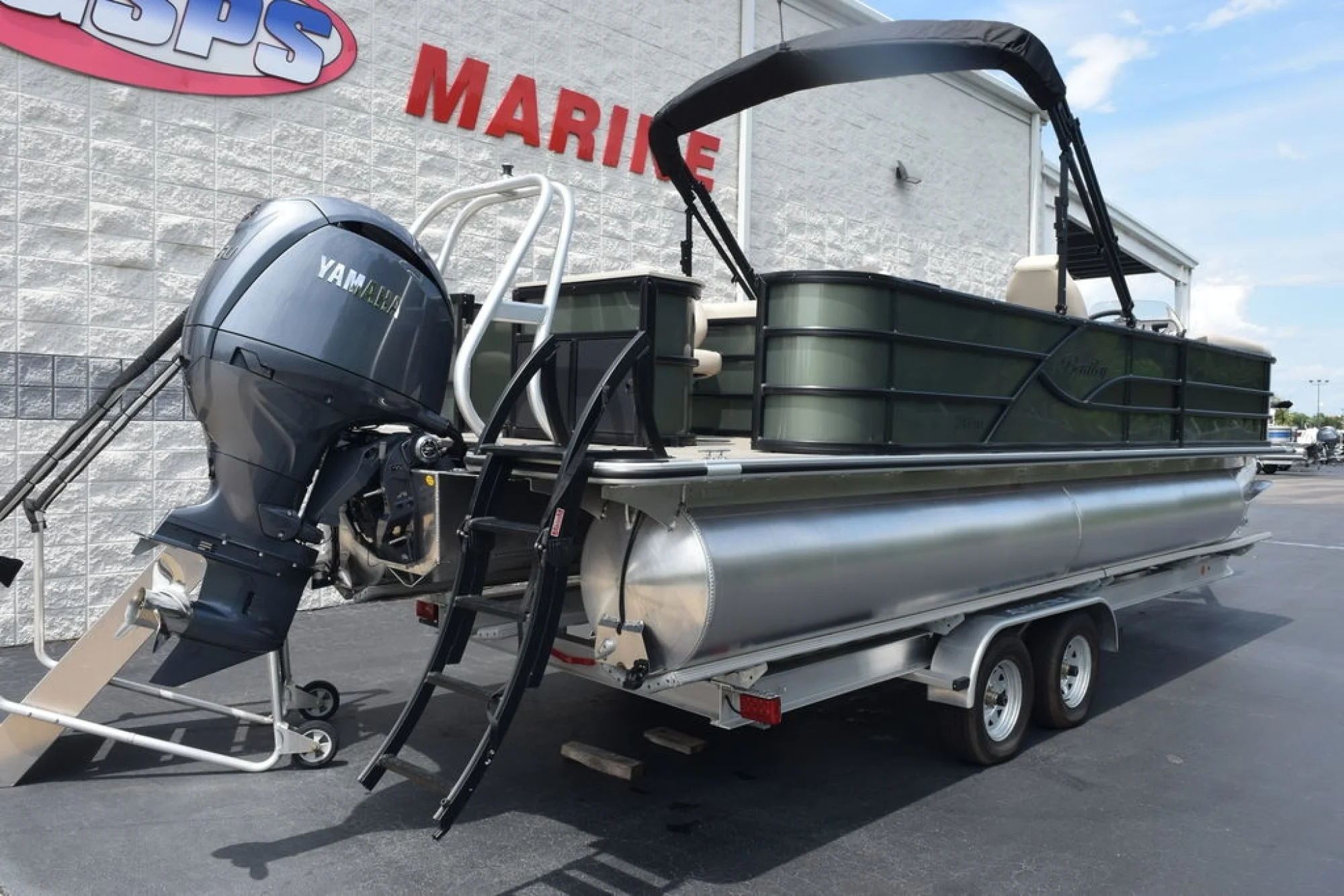 2026 Bentley Pontoons Fish 243 Fish-N-Cruise 3/4 Tube - Image 4
