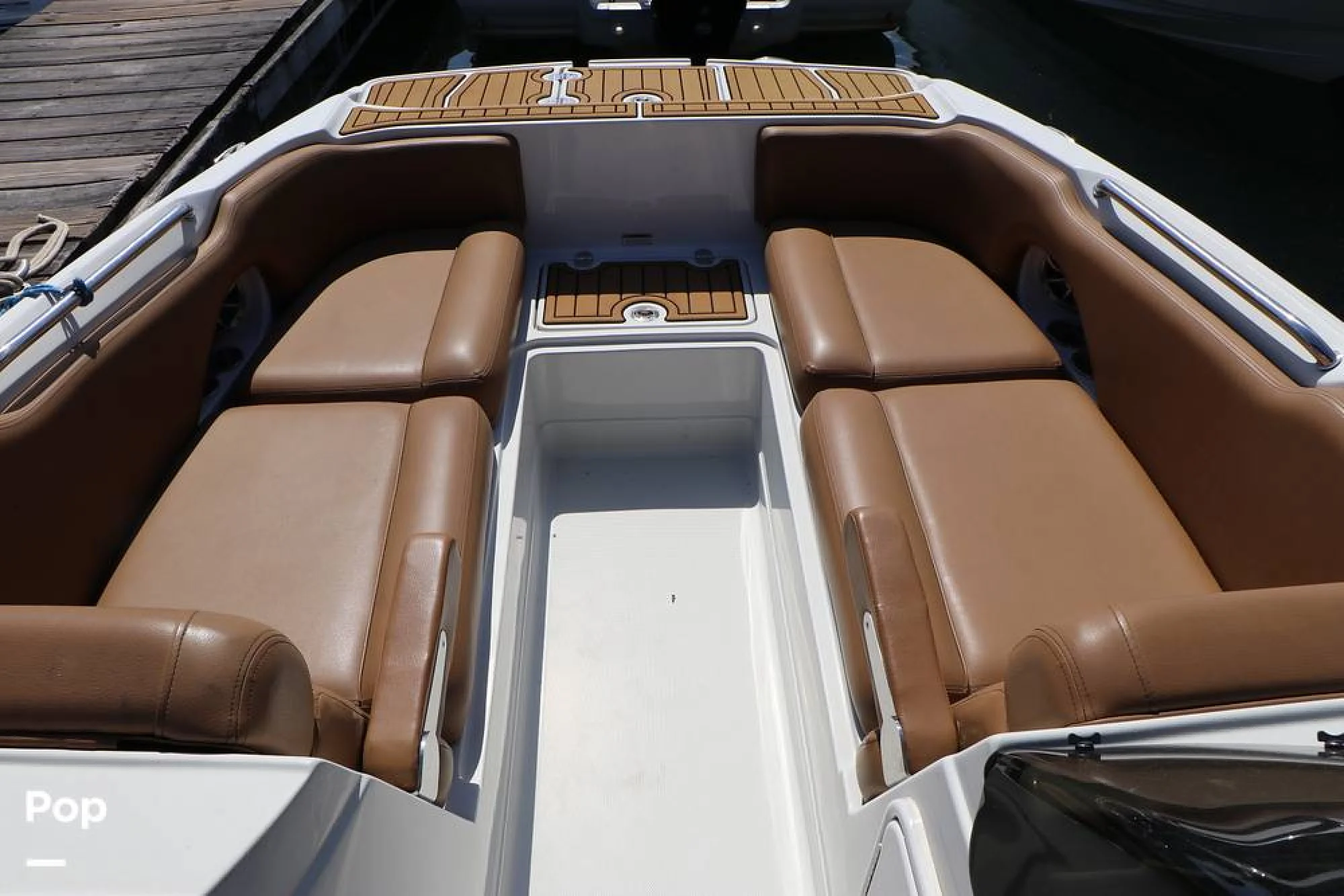 2023 Crownline E225 XS - Image 2