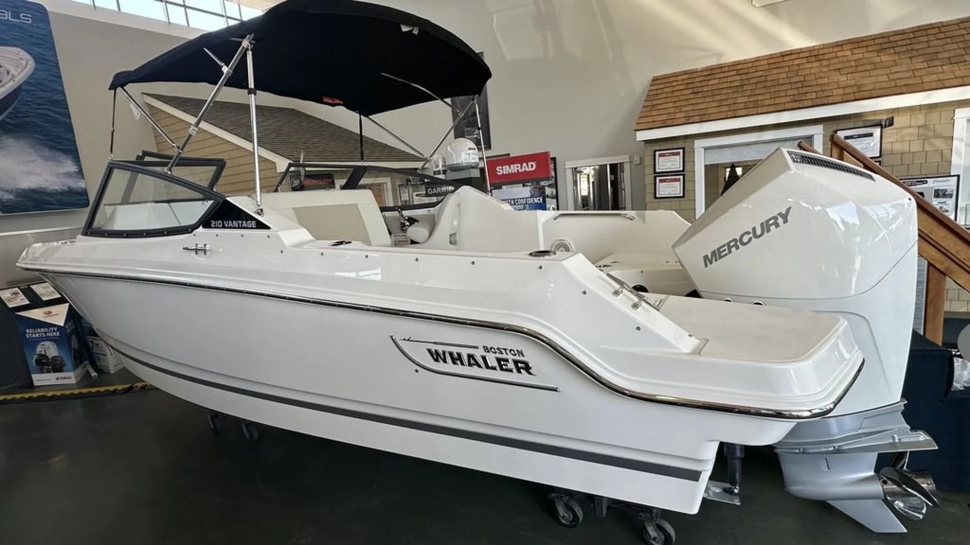 Boston Whaler 210 Vantage - Image 2