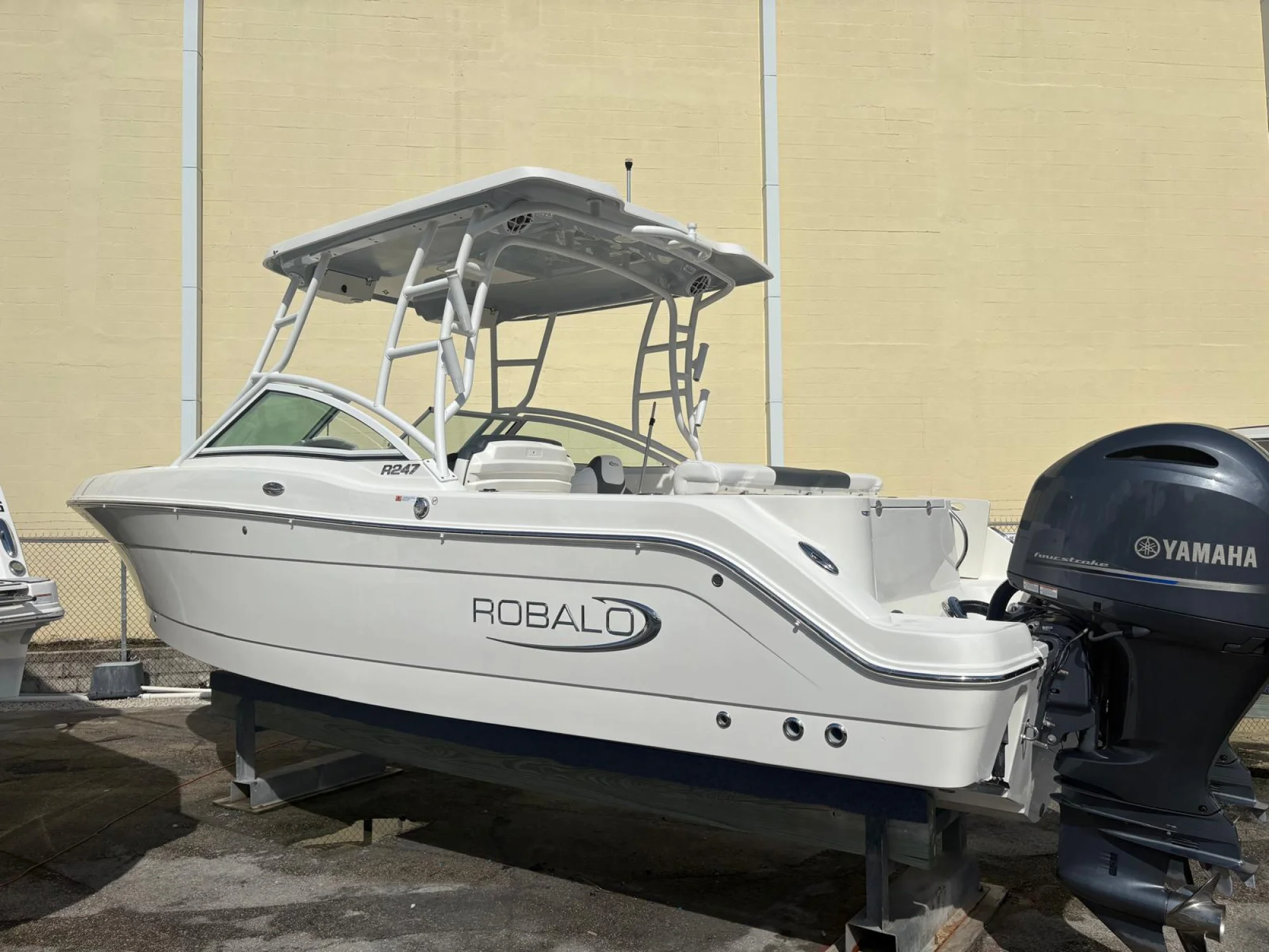 2021 ROBALO R247