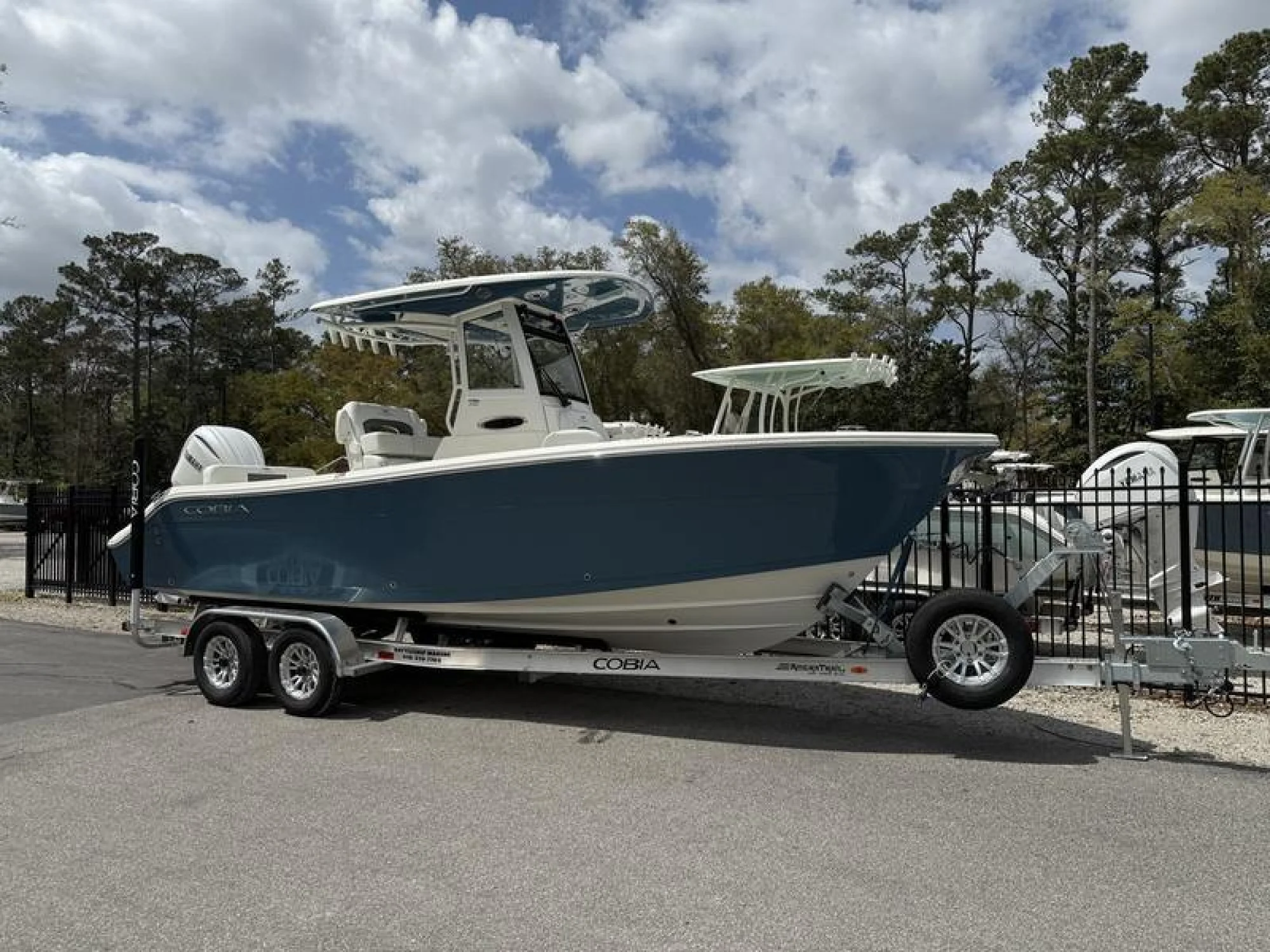2025 Cobia 240 CC