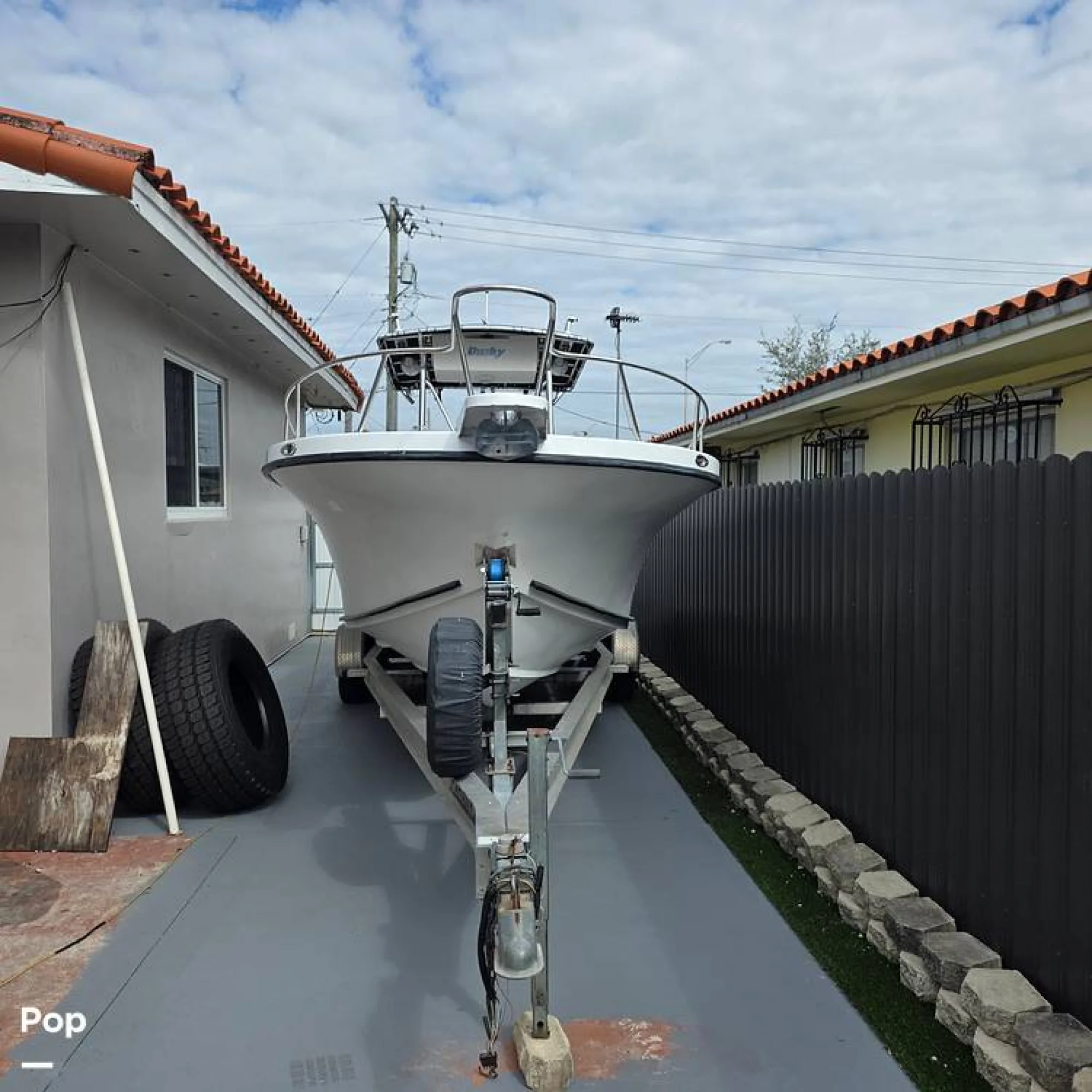 1993 Dusky Marine 256FC - Main Image