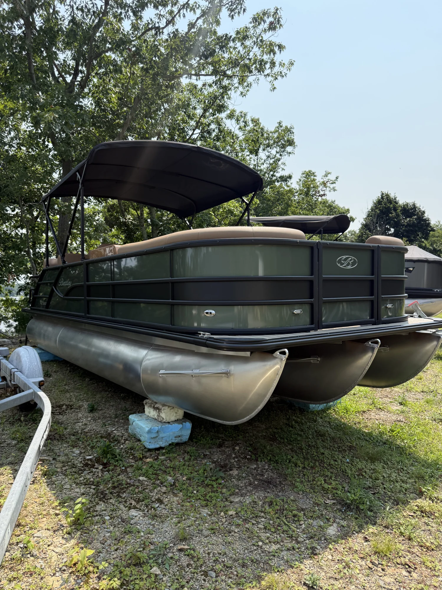 2027 Bentley Pontoons Legacy 223 Quad Swingback - Image 3