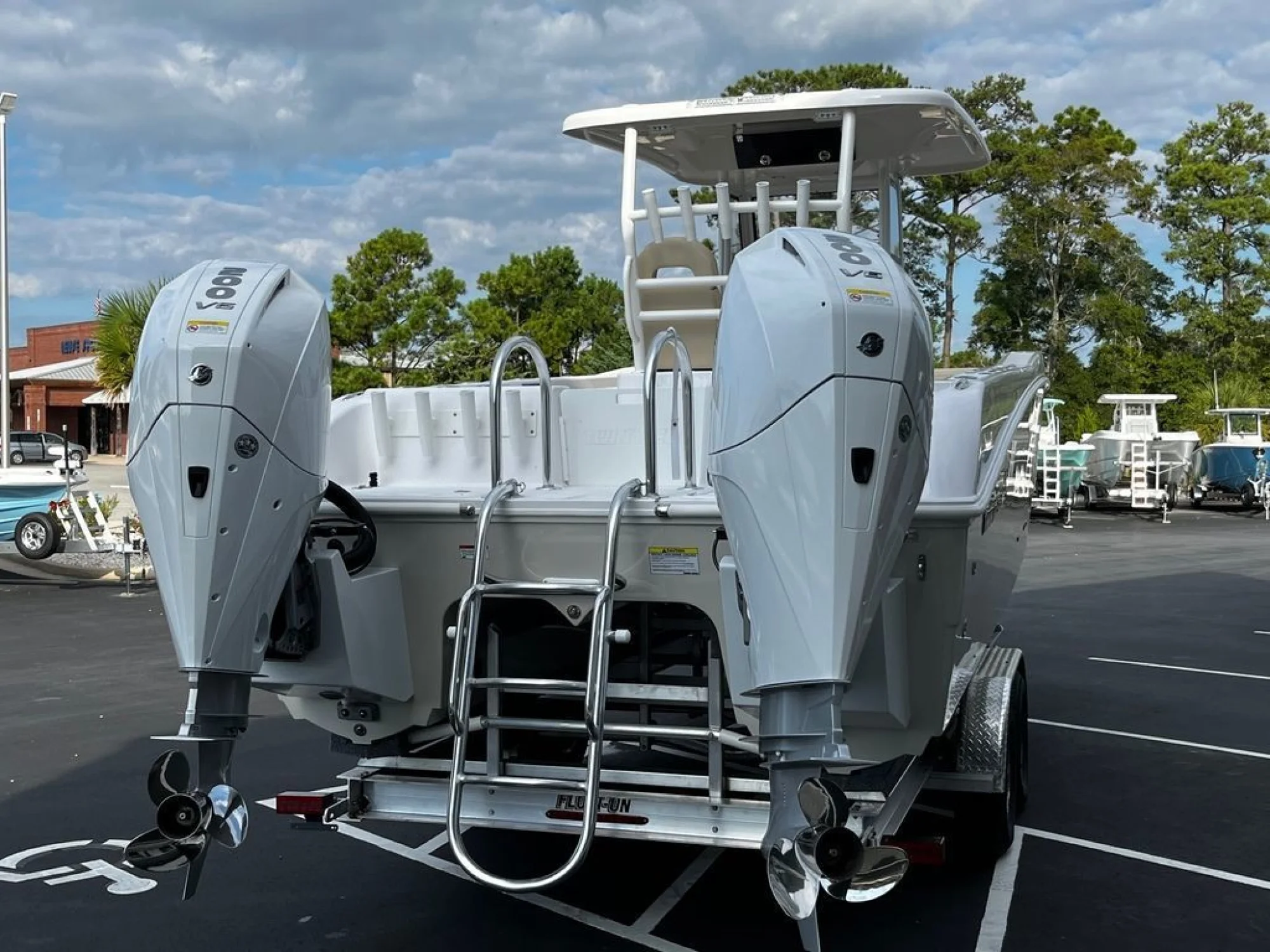 Twin Vee 260 GFX - Image 4