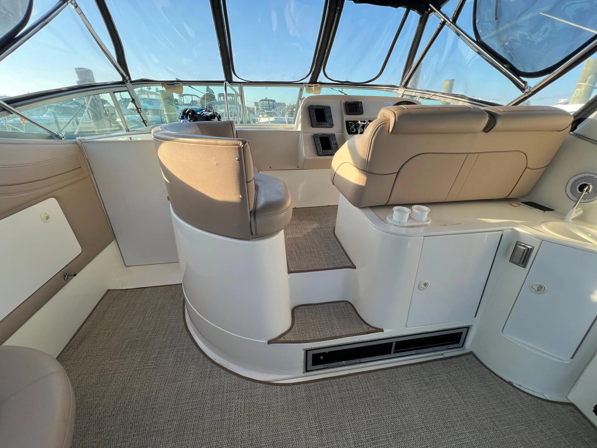 1999 Cruisers Yachts 3575 Esprit - Image 5