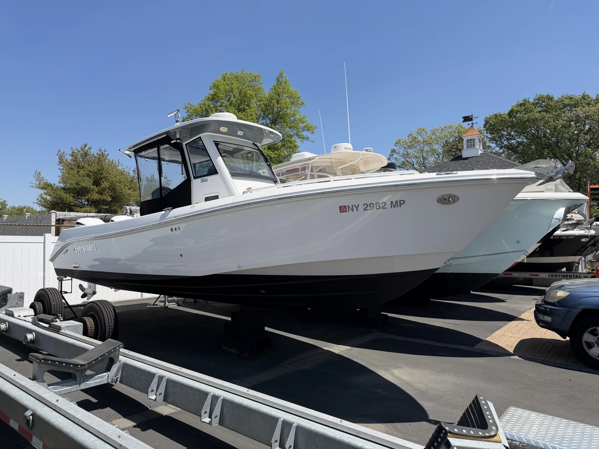 2019 Everglades 295CC - Image 4