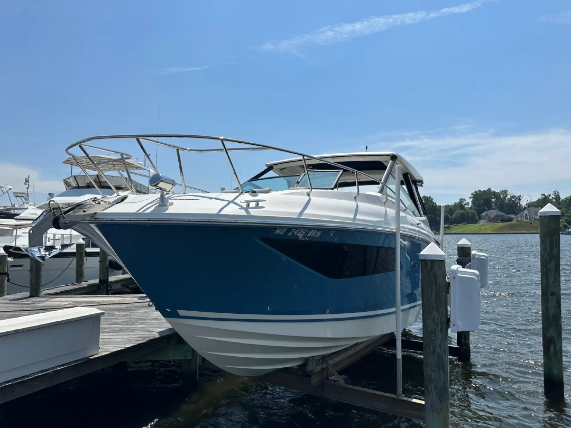 2021 Sea Ray 320 Sundancer - Image 2