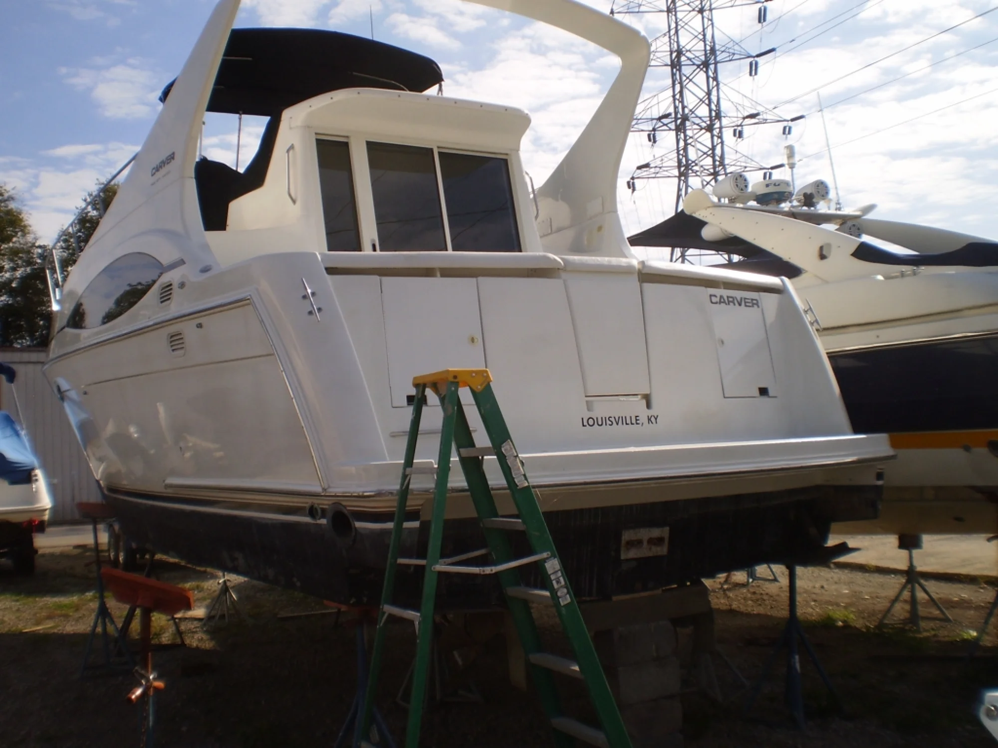 1999 Carver 350 Mariner - Image 4